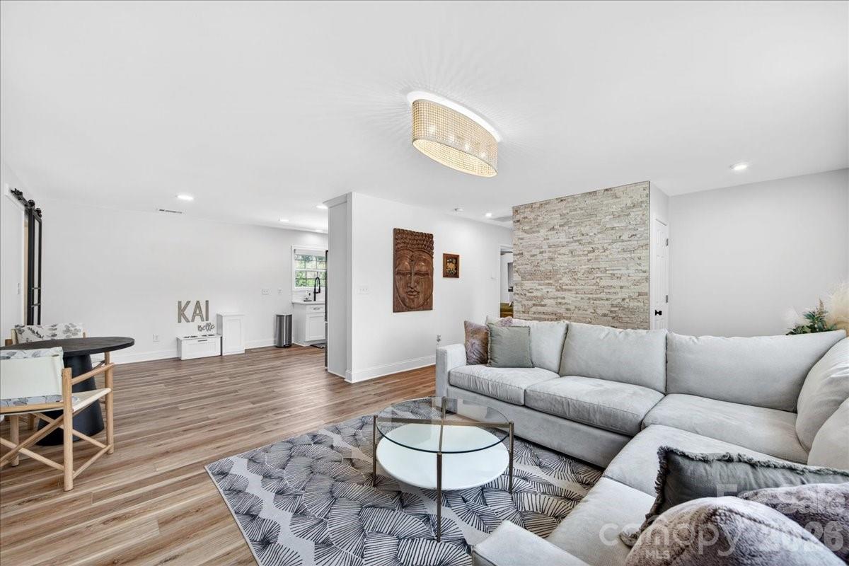 1511 Abbey Court — Belmont