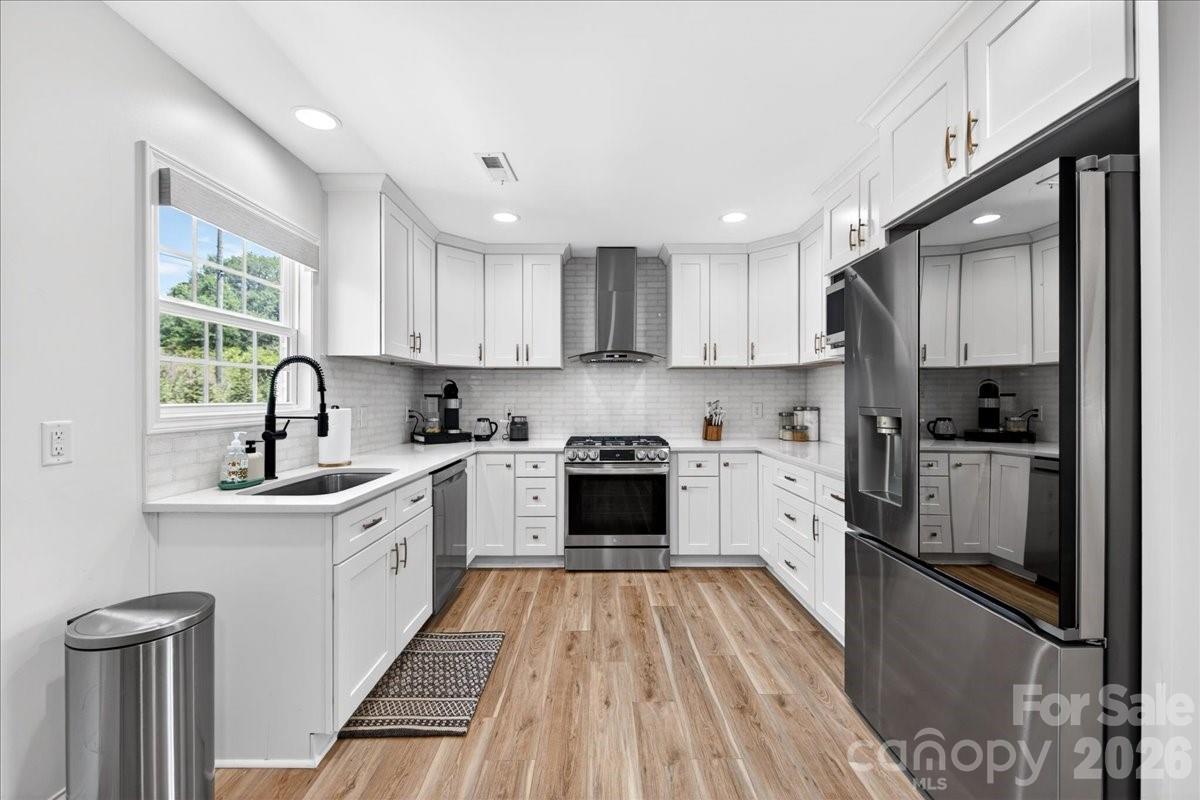 1511 Abbey Court — Belmont
