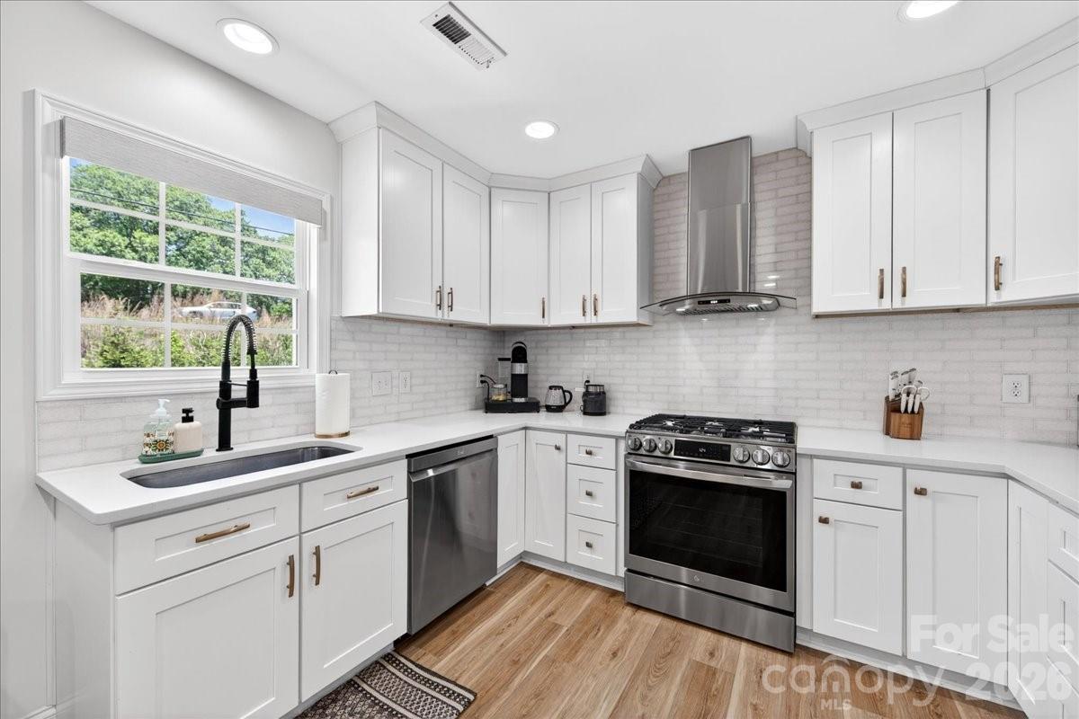 1511 Abbey Court — Belmont