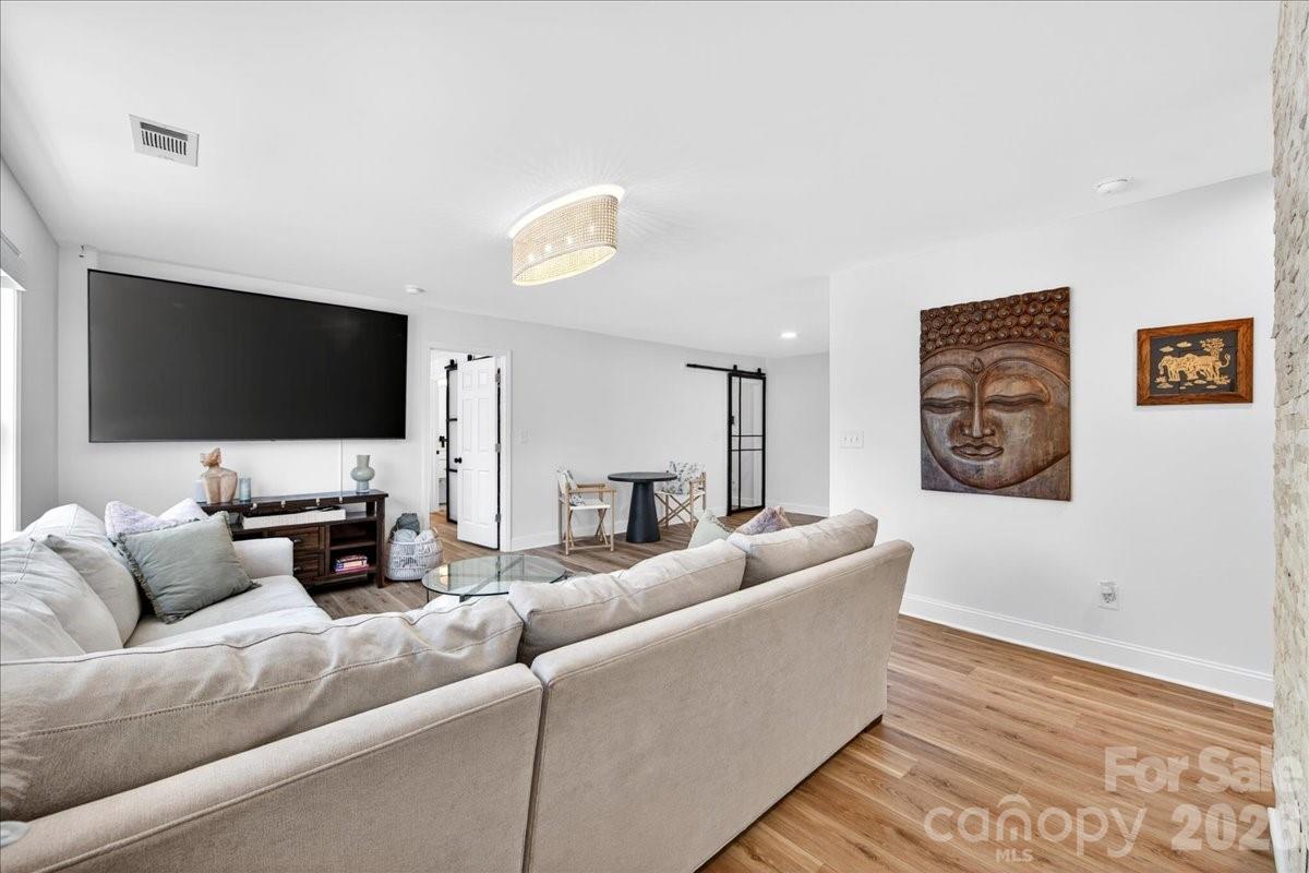 1511 Abbey Court — Belmont