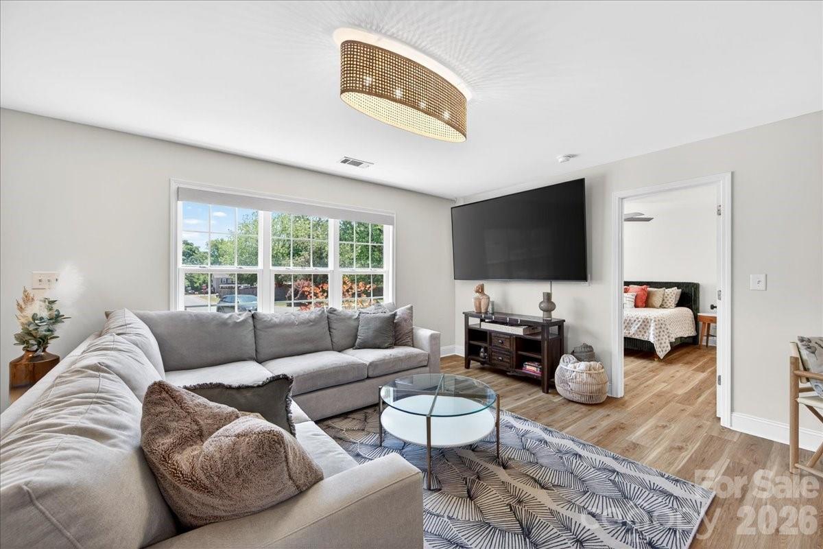 1511 Abbey Court — Belmont