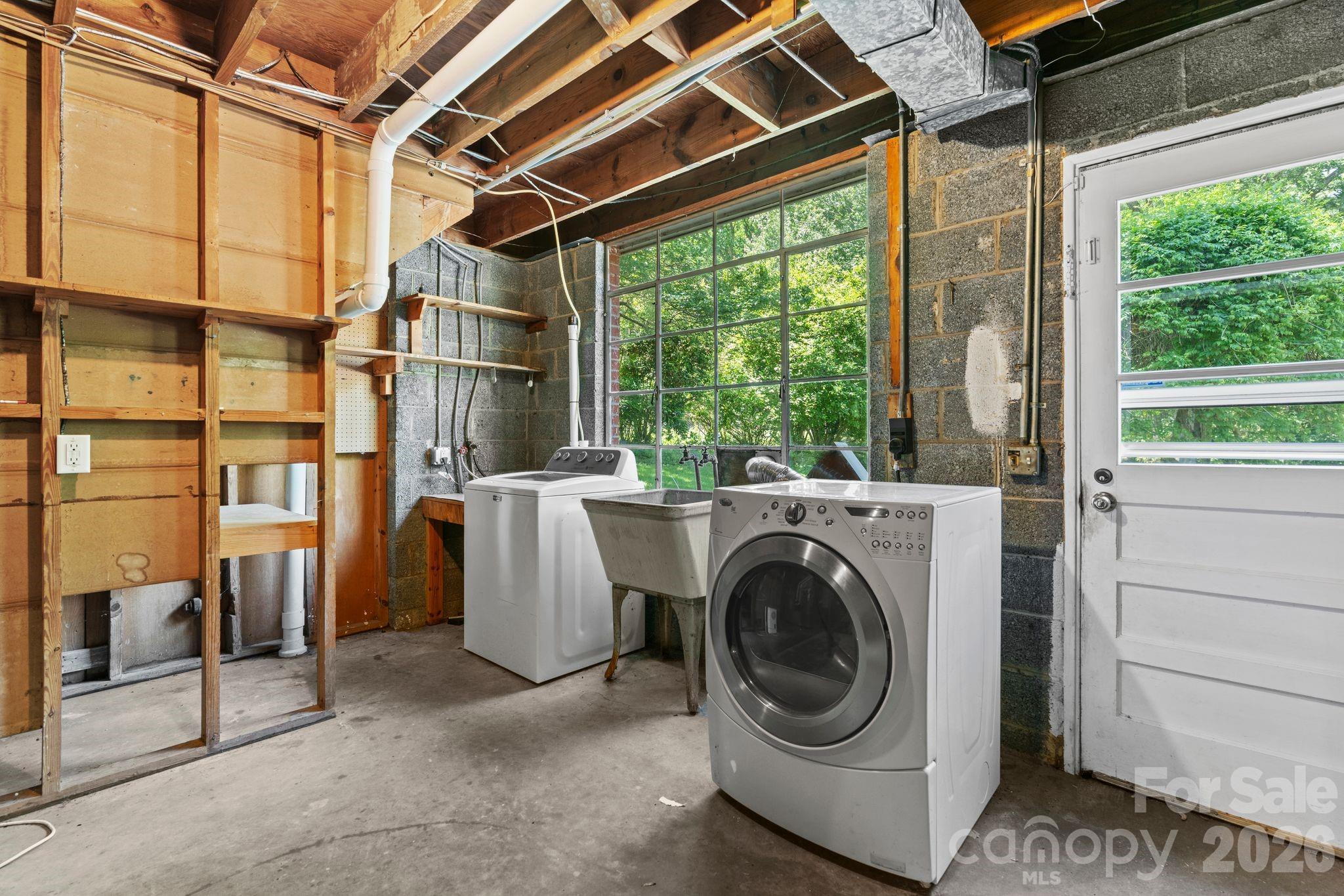 107 Appledore Avenue — Hendersonville