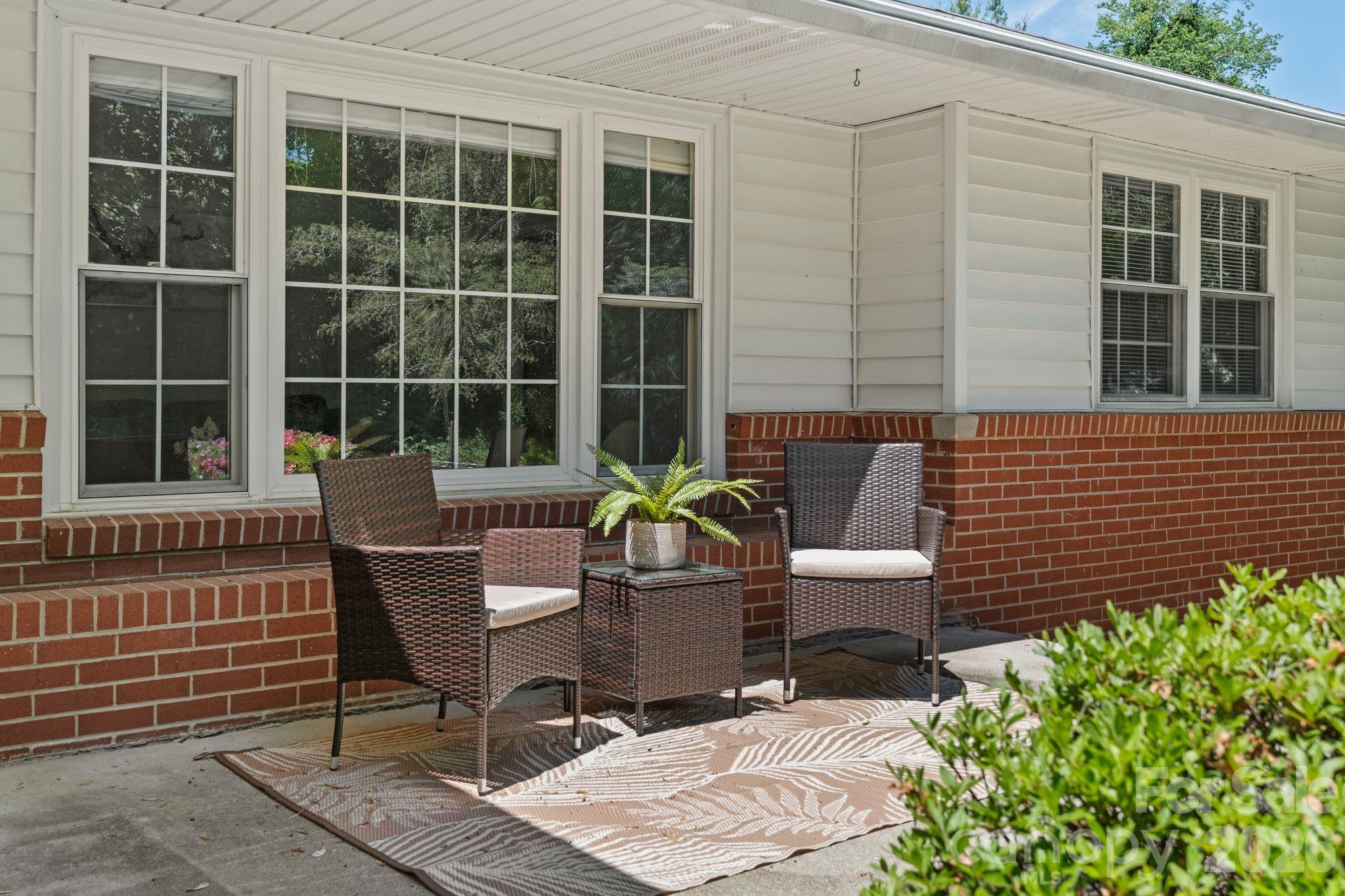 107 Appledore Avenue — Hendersonville