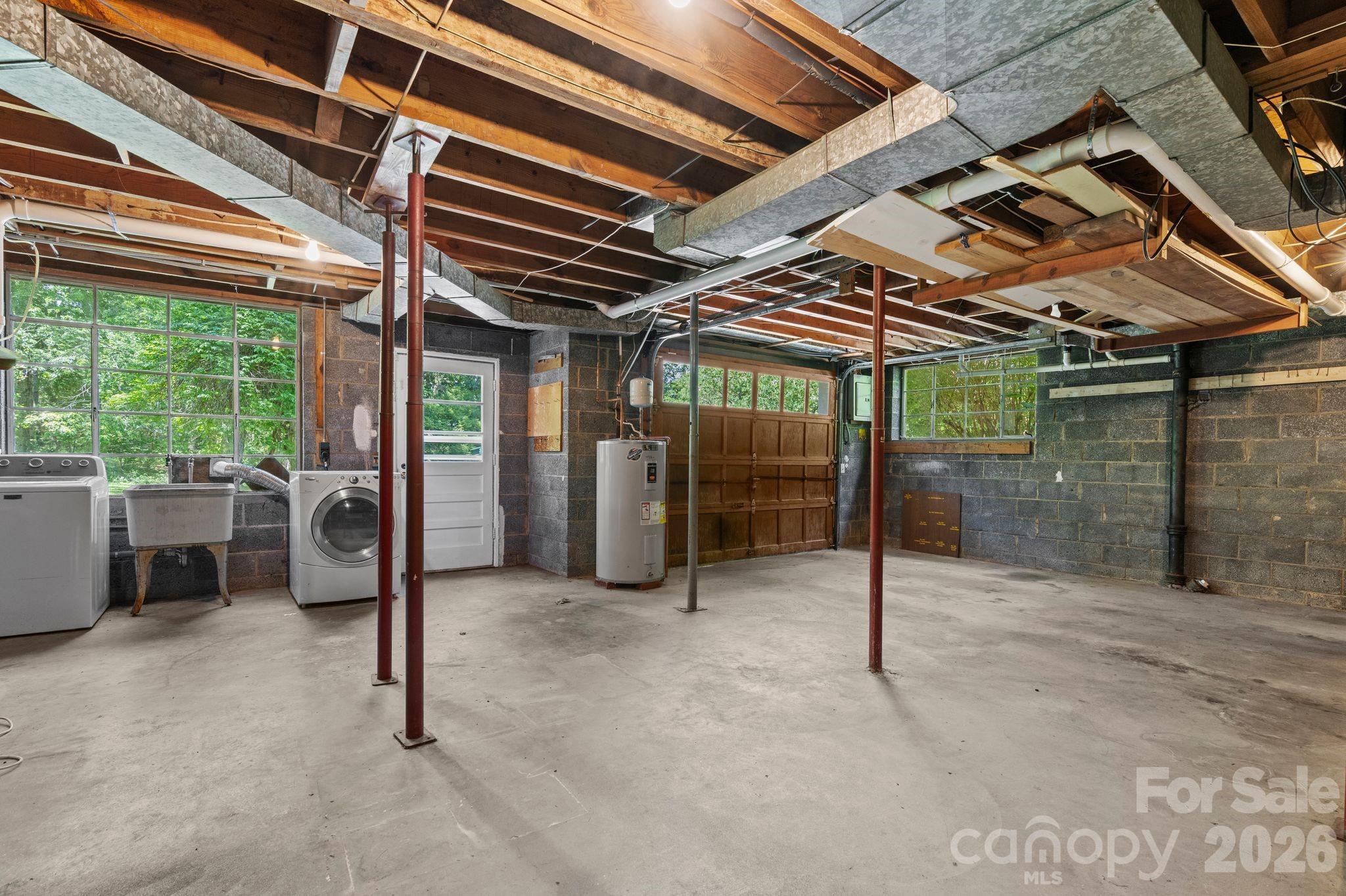 107 Appledore Avenue — Hendersonville