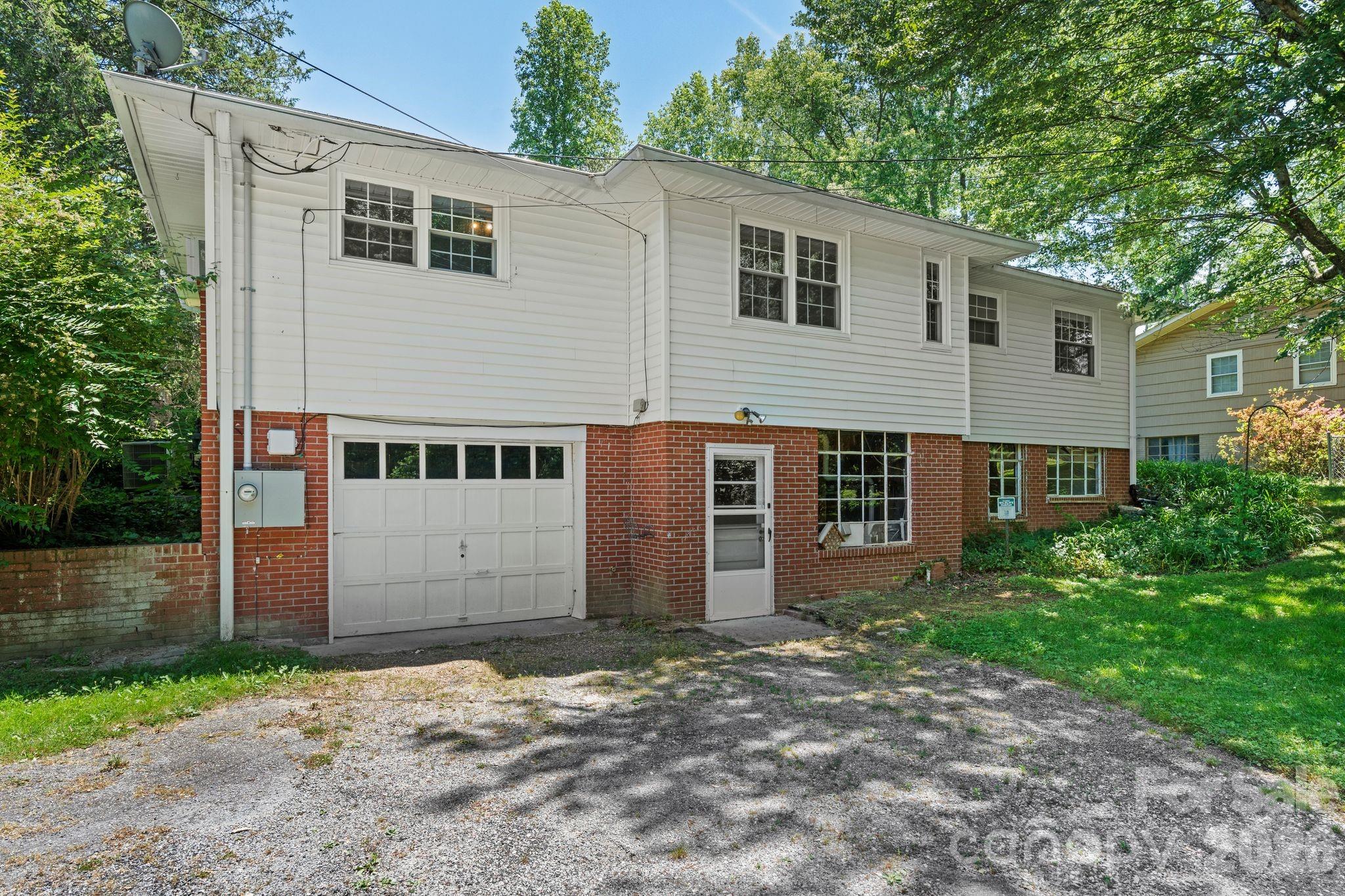 107 Appledore Avenue — Hendersonville