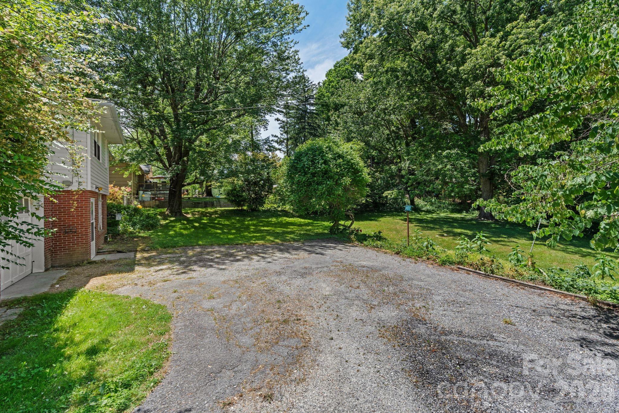 107 Appledore Avenue — Hendersonville