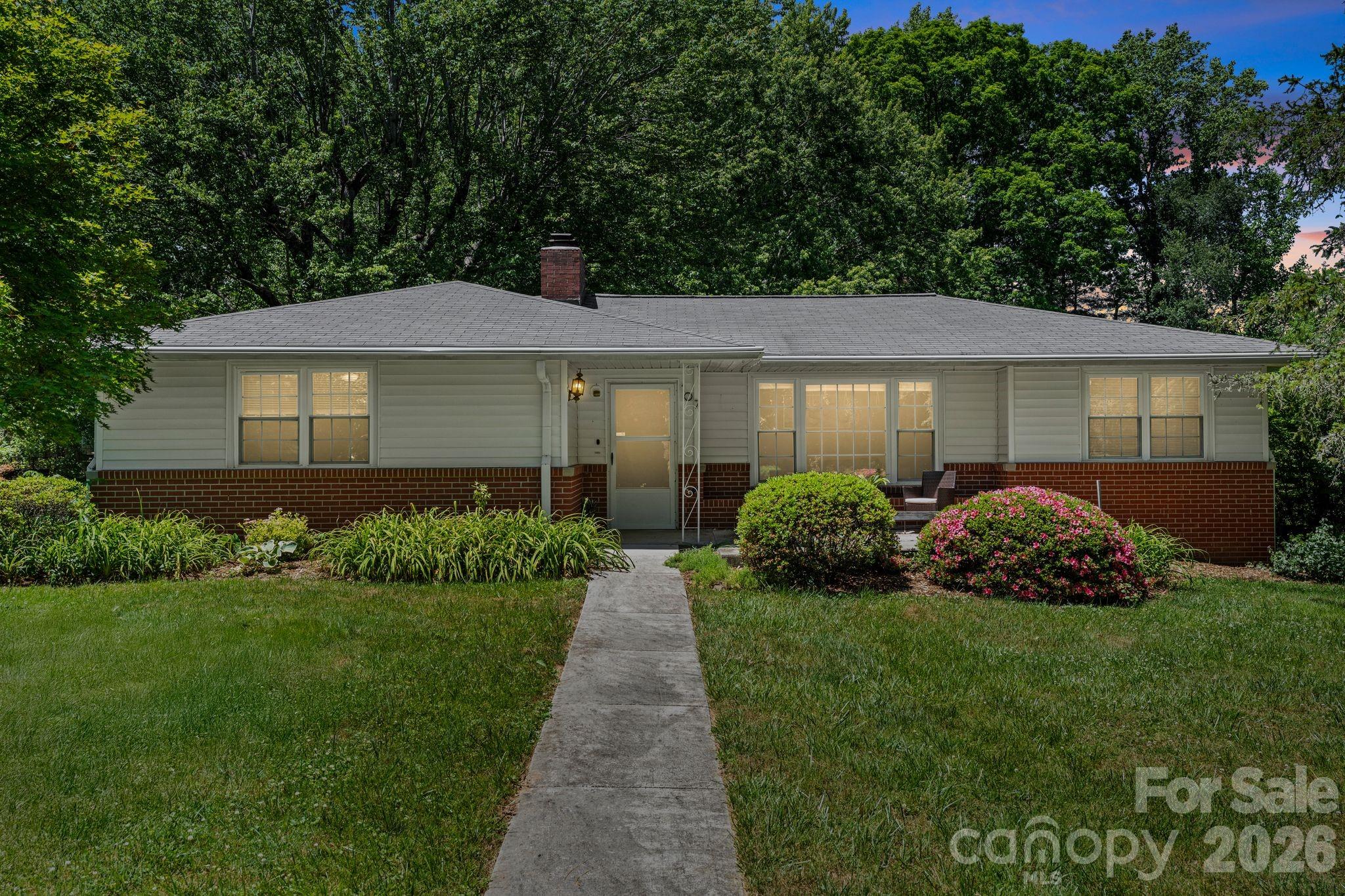 107 Appledore Avenue — Hendersonville