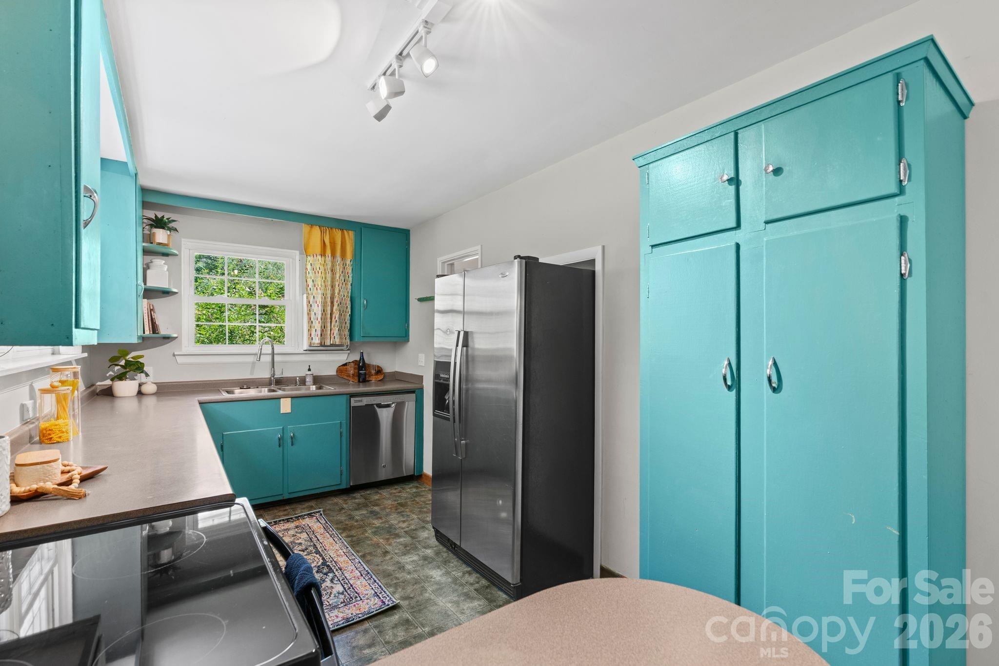 107 Appledore Avenue — Hendersonville