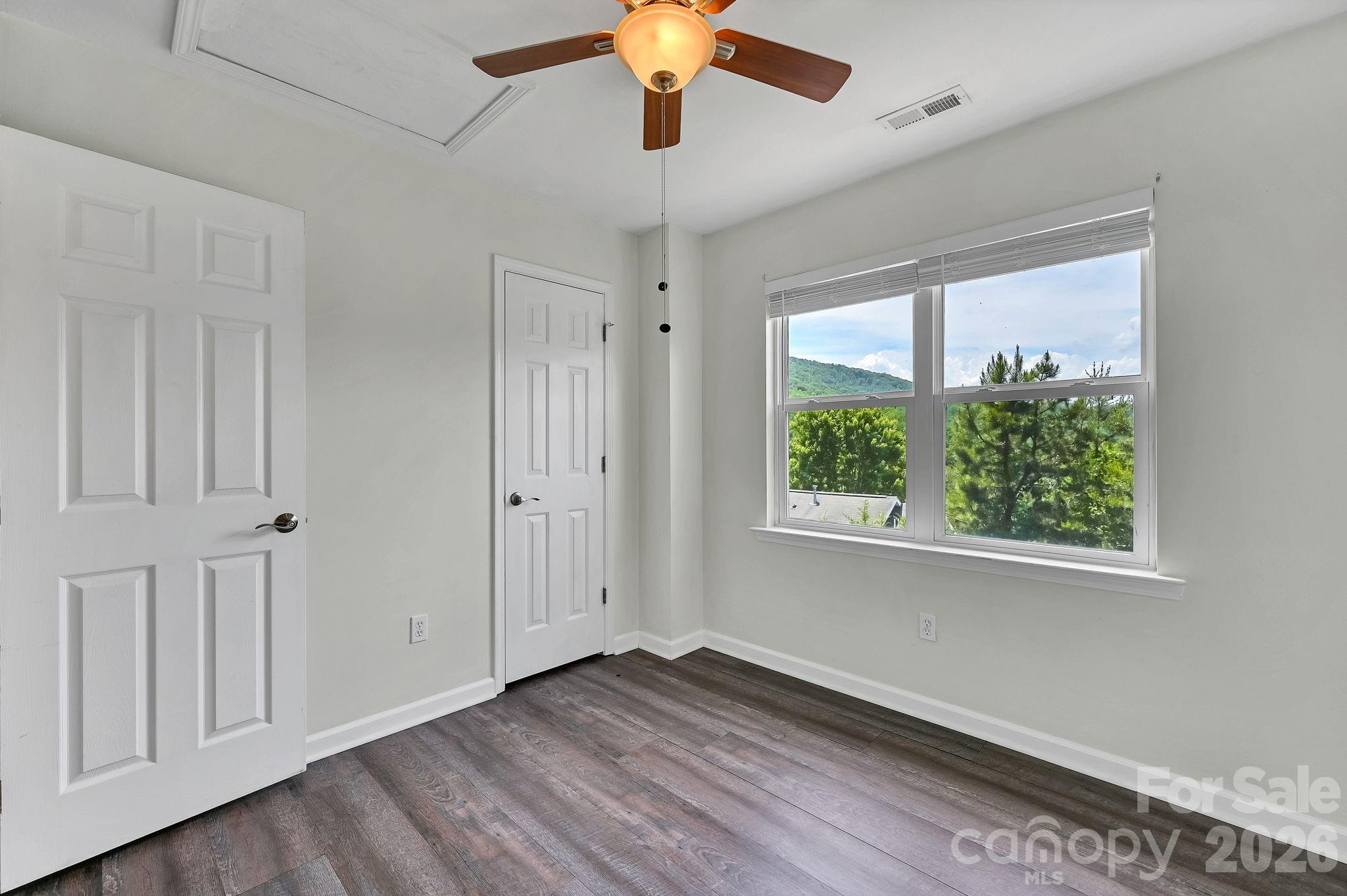 85 Rotunda Circle — Asheville