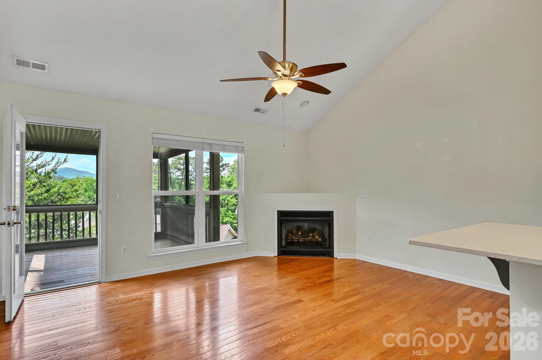 85 Rotunda Circle — Asheville
