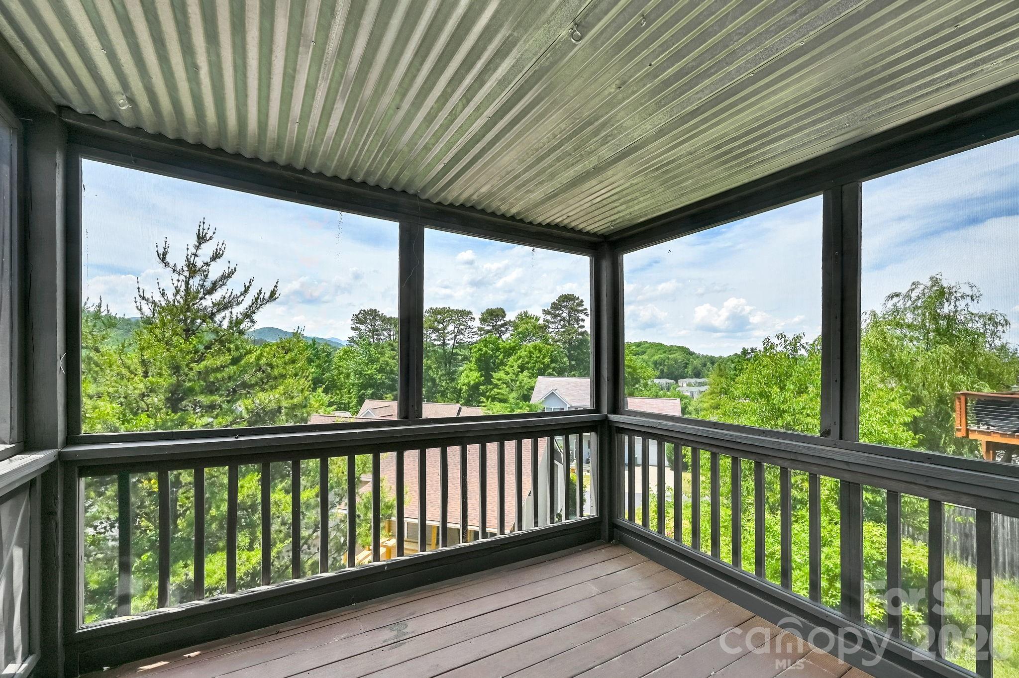 85 Rotunda Circle — Asheville