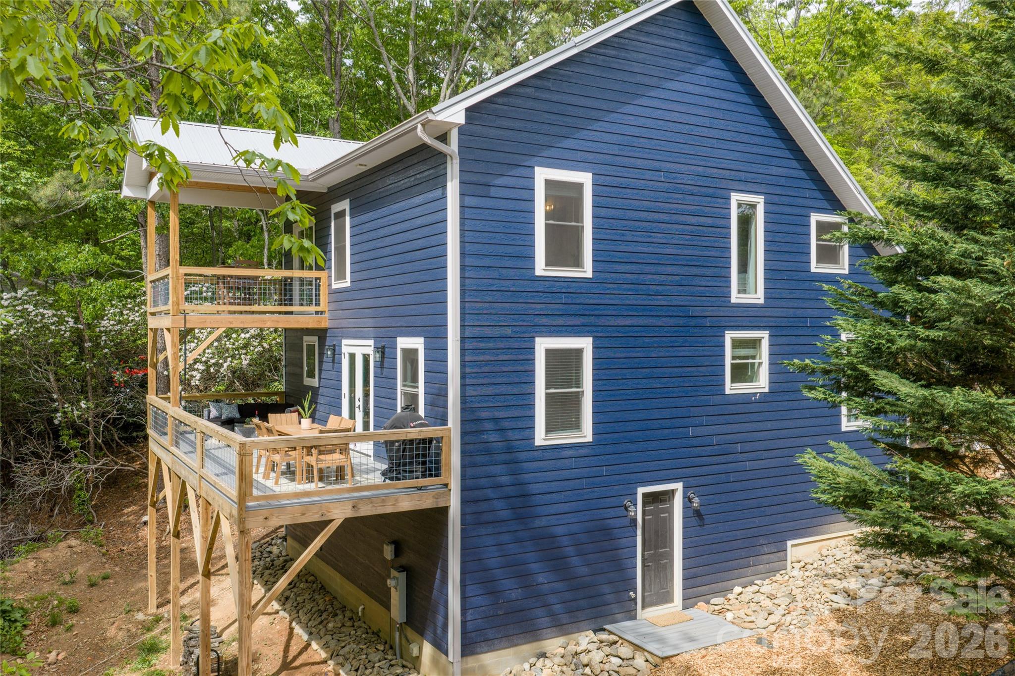 14 Locust Street — Black Mountain
