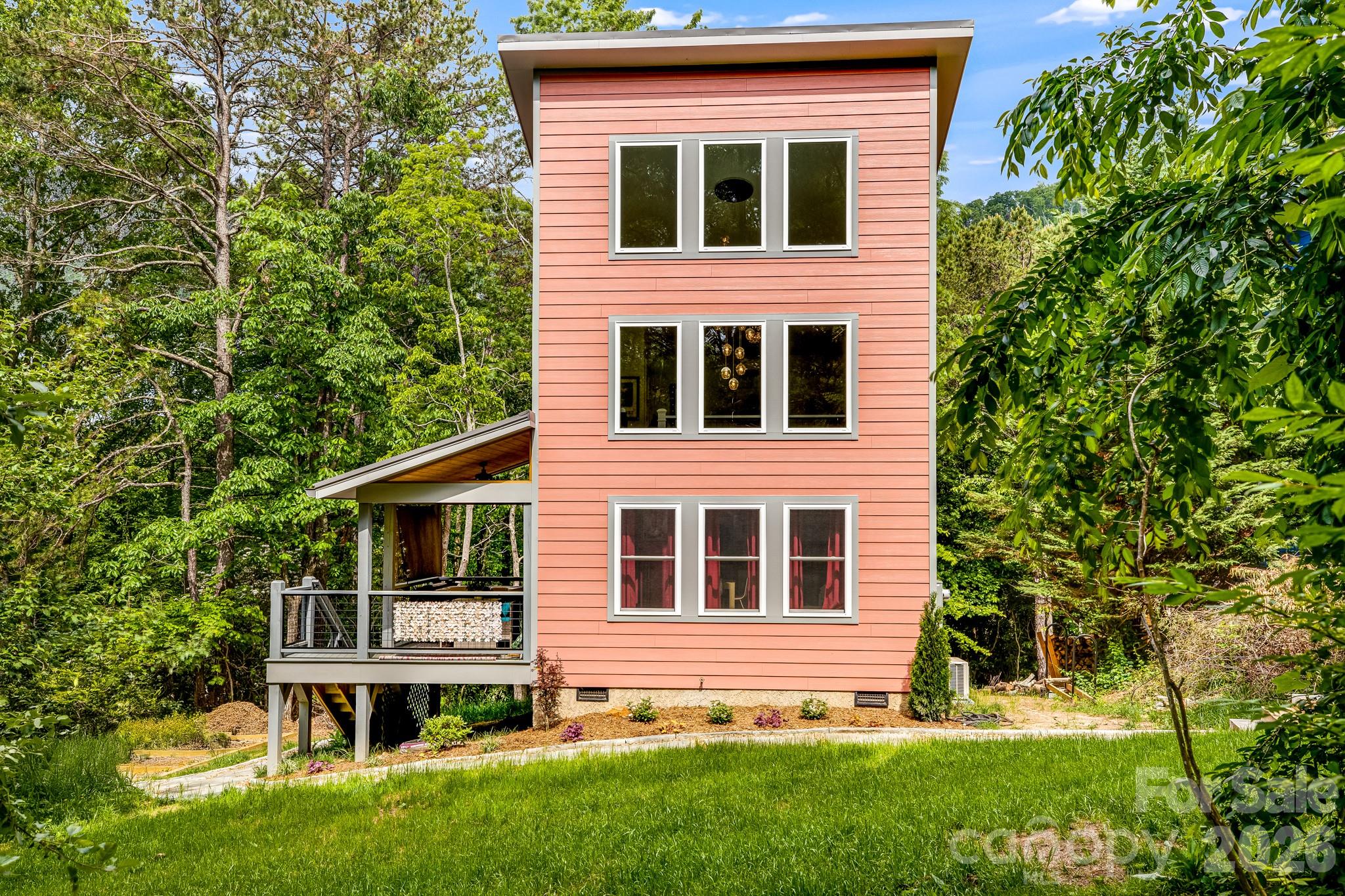 14 Locust Street — Black Mountain