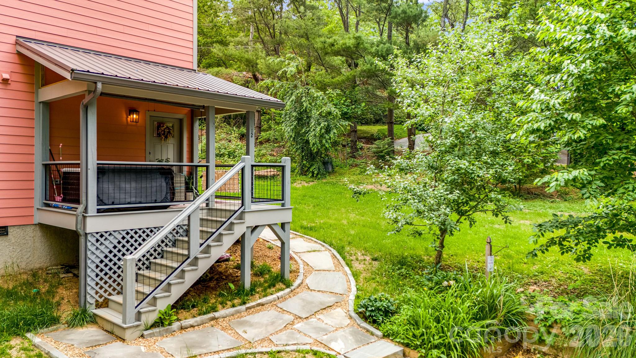 14 Locust Street — Black Mountain
