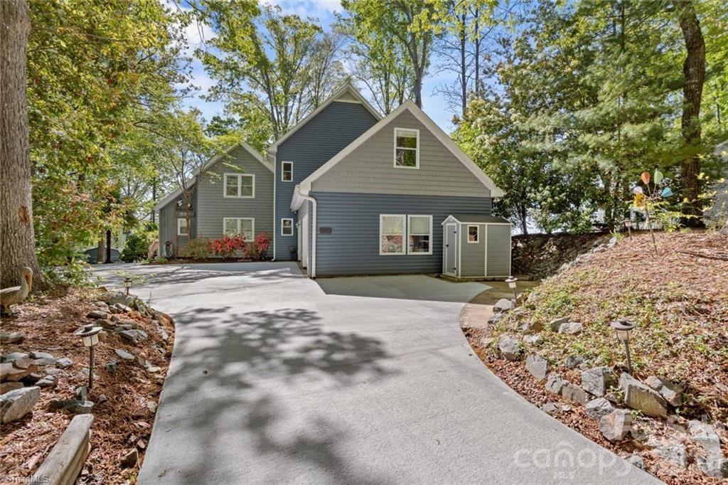 144 Riverside Court — Lexington
