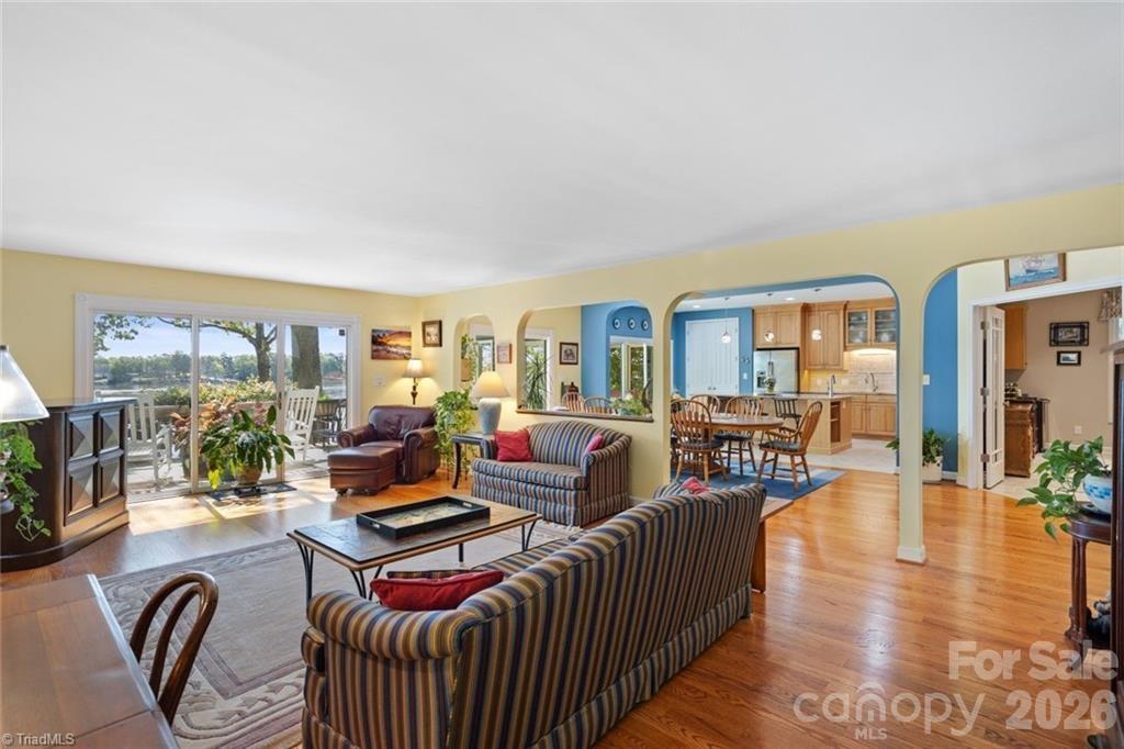 144 Riverside Court — Lexington