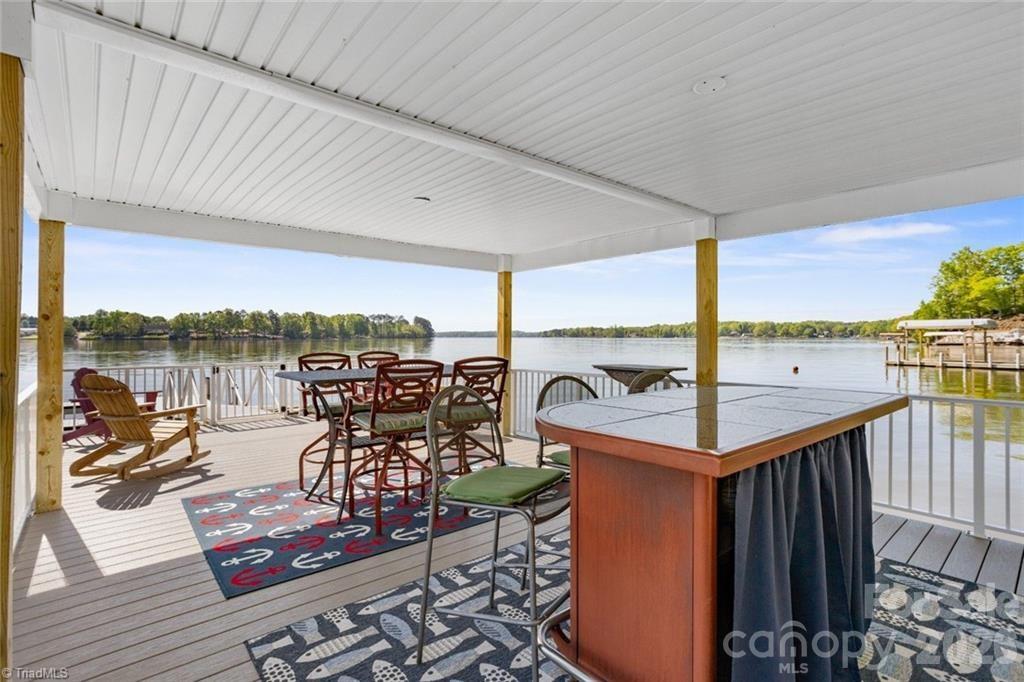 144 Riverside Court — Lexington