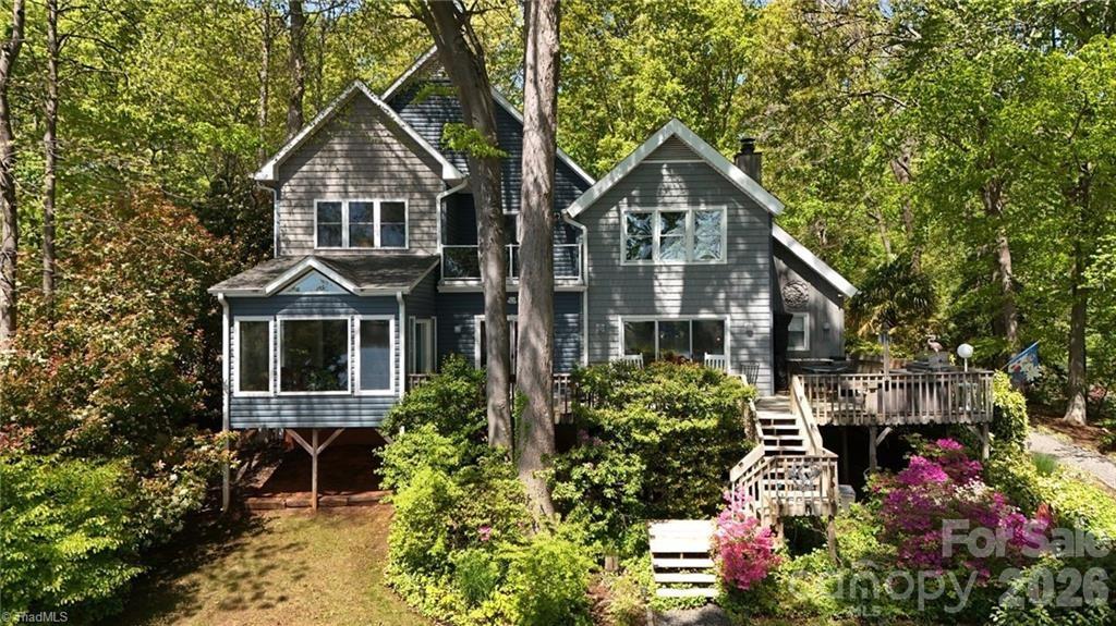 144 Riverside Court — Lexington