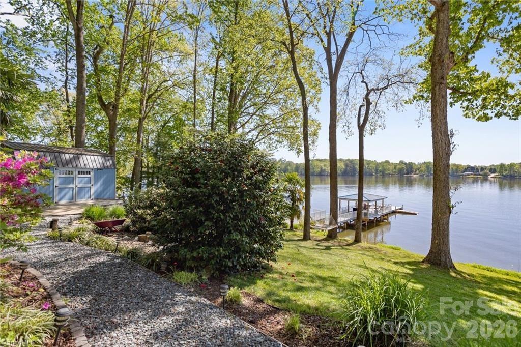 144 Riverside Court — Lexington
