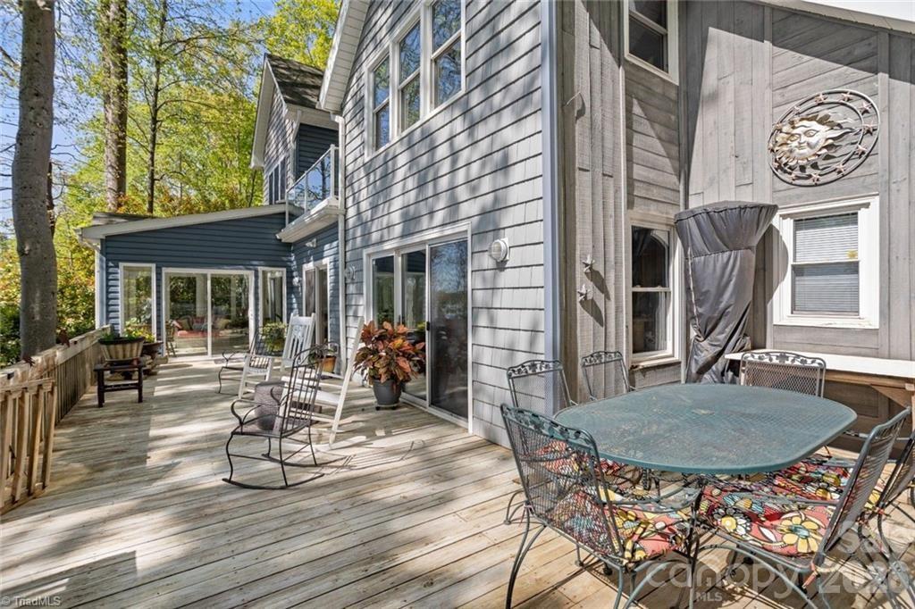 144 Riverside Court — Lexington
