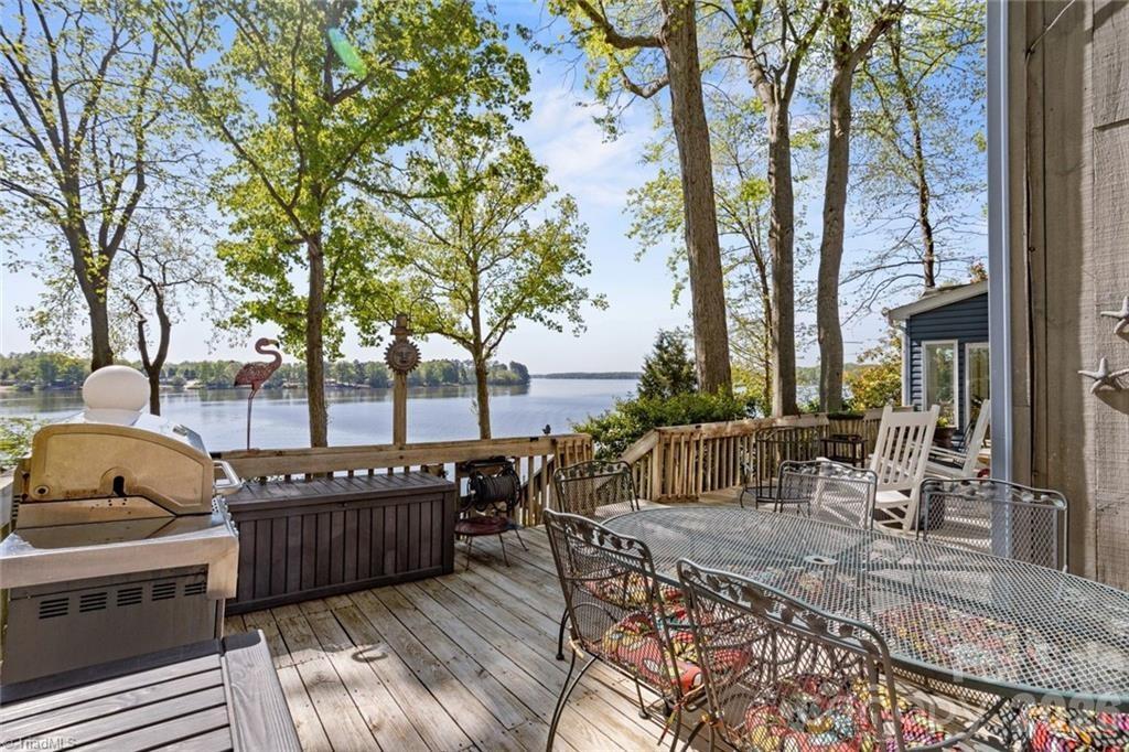144 Riverside Court — Lexington