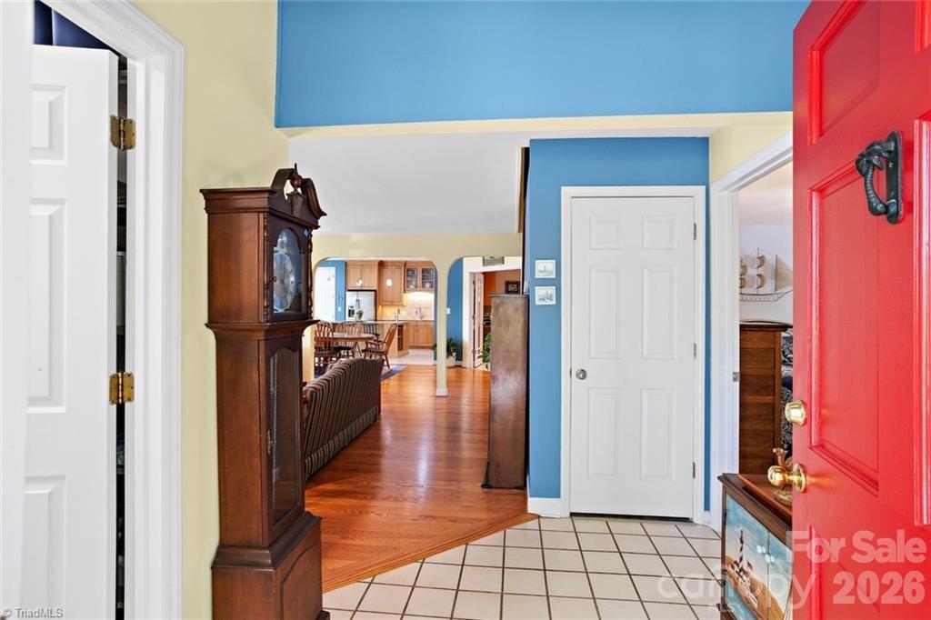 144 Riverside Court — Lexington