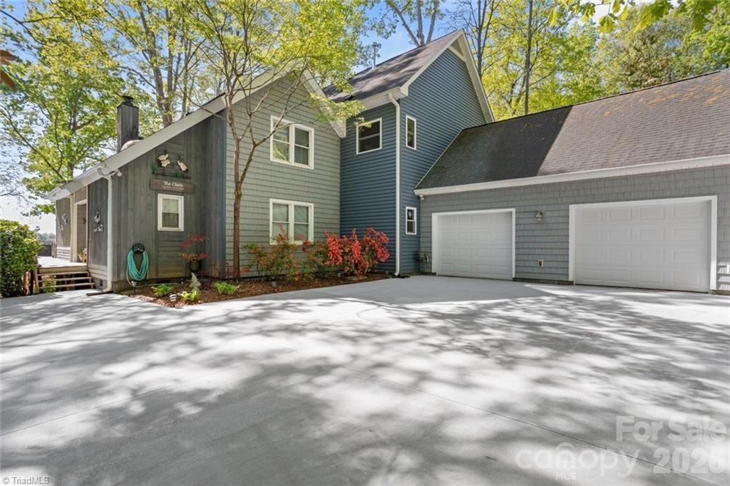 144 Riverside Court — Lexington