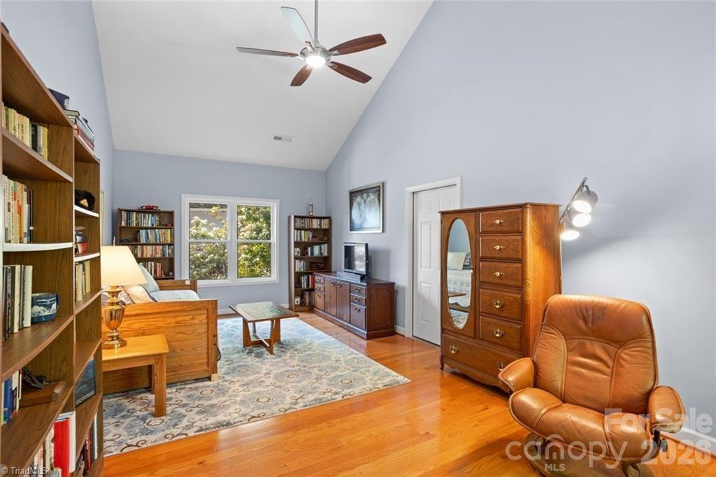144 Riverside Court — Lexington