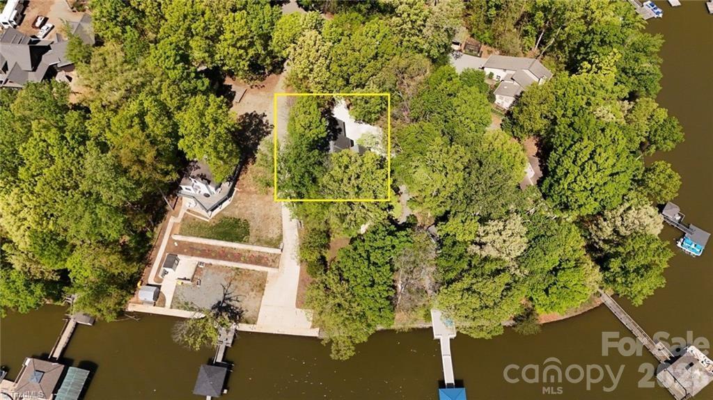 144 Riverside Court — Lexington