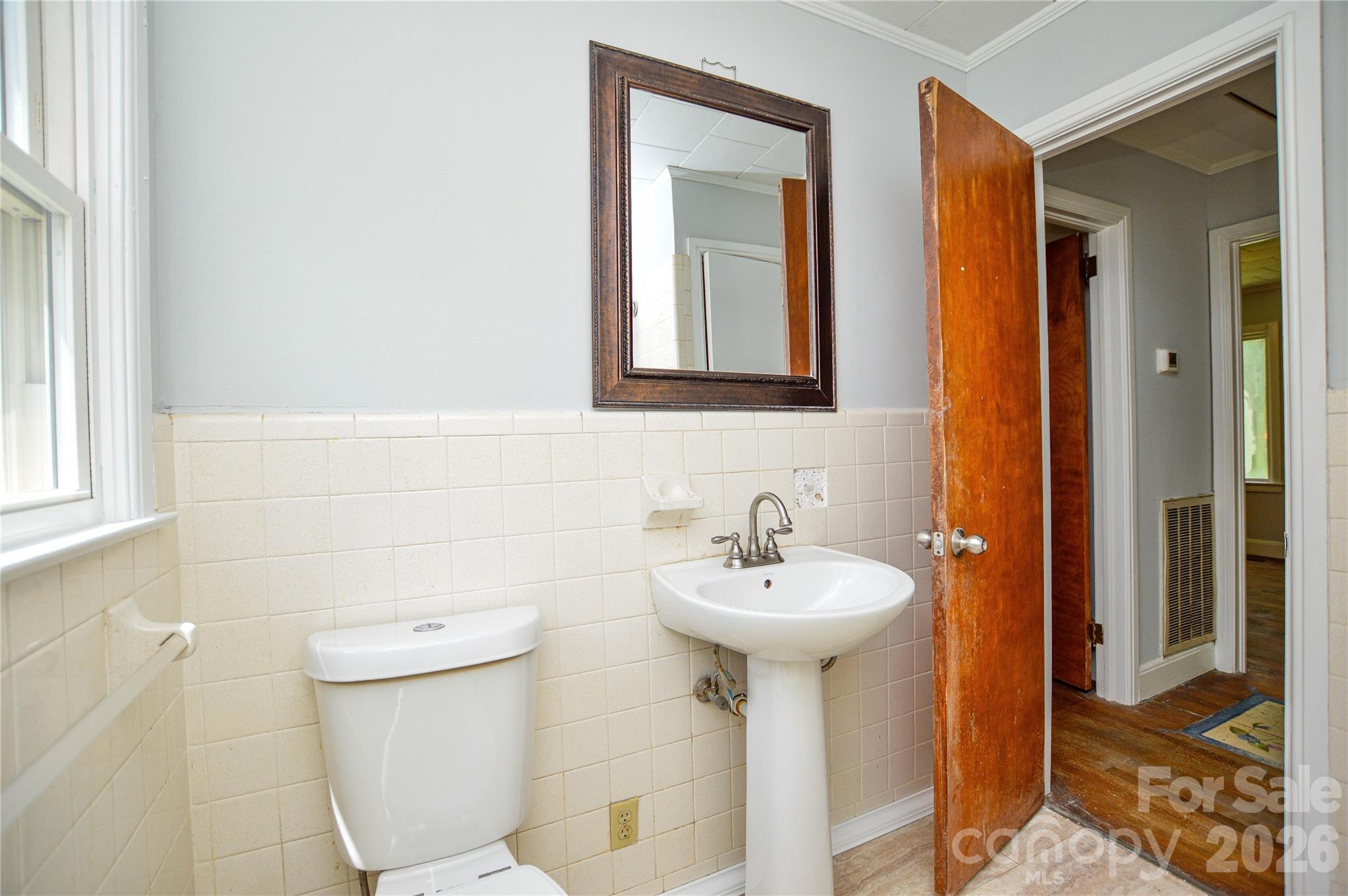 605 Gillsbrook Road — Lancaster