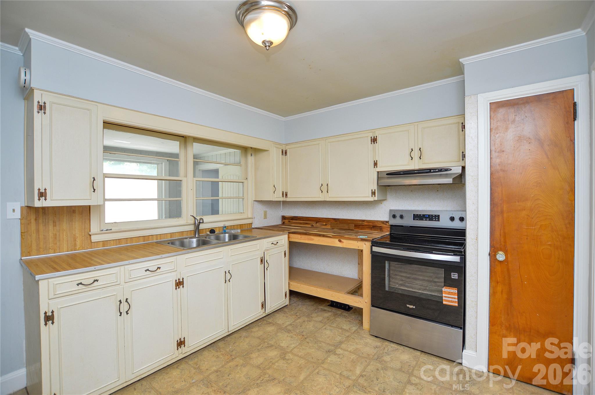 605 Gillsbrook Road — Lancaster