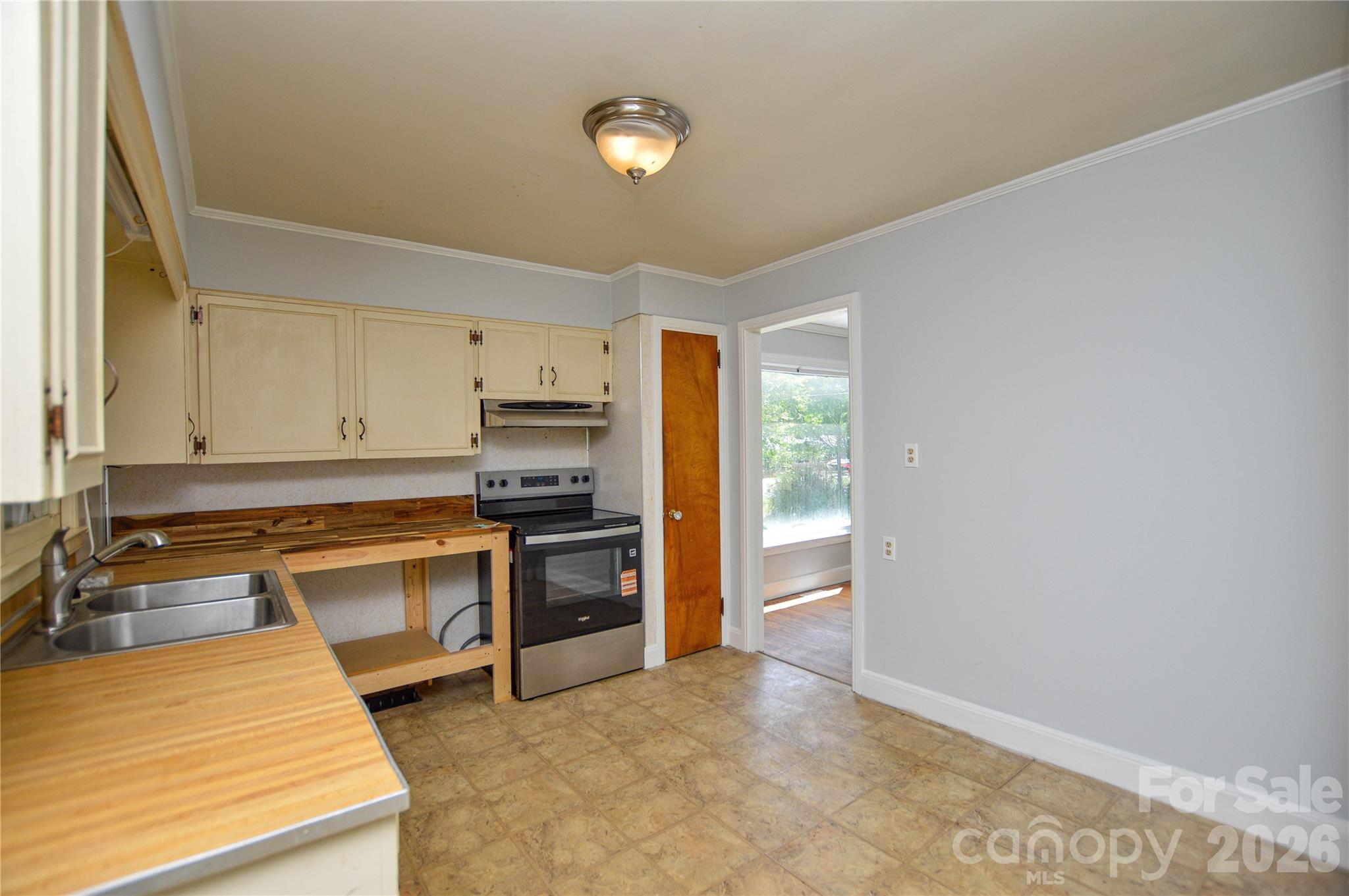 605 Gillsbrook Road — Lancaster