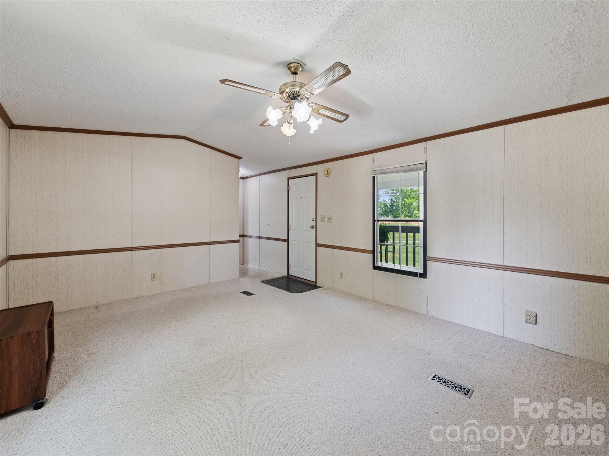 27 Presbyterian Church Road — Mills River