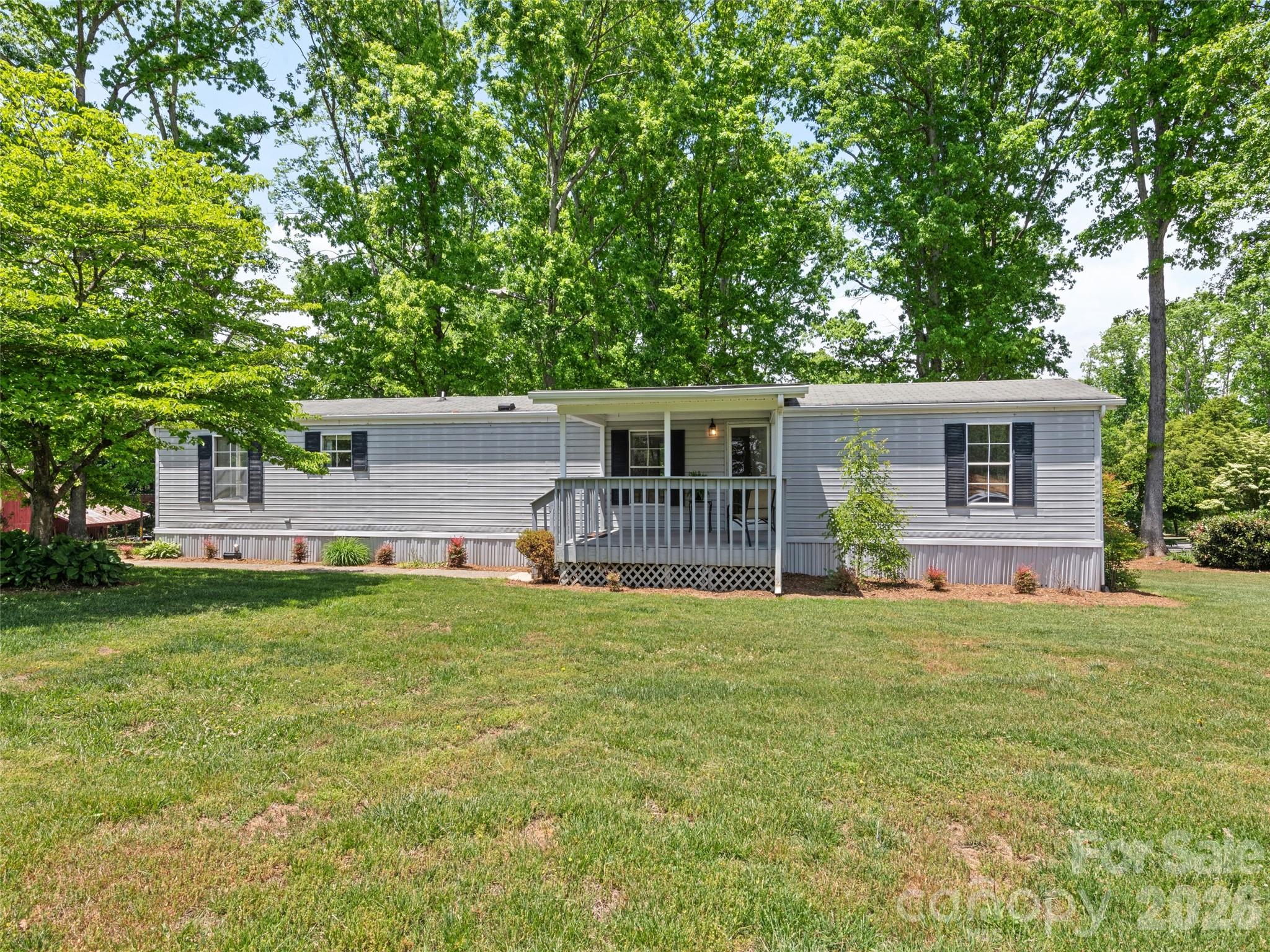 27 Presbyterian Church Road — Mills River