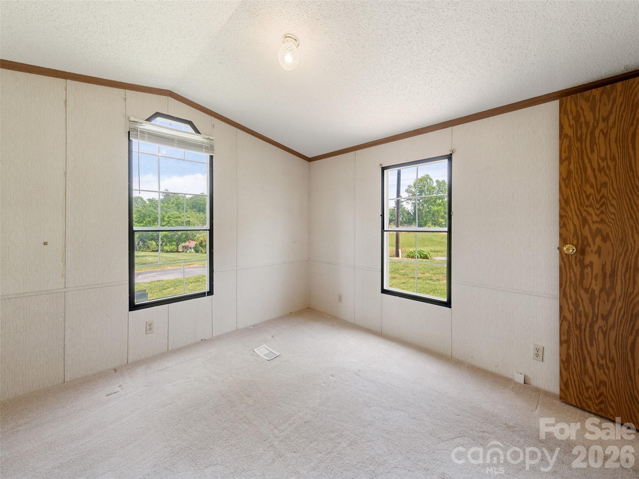 27 Presbyterian Church Road — Mills River
