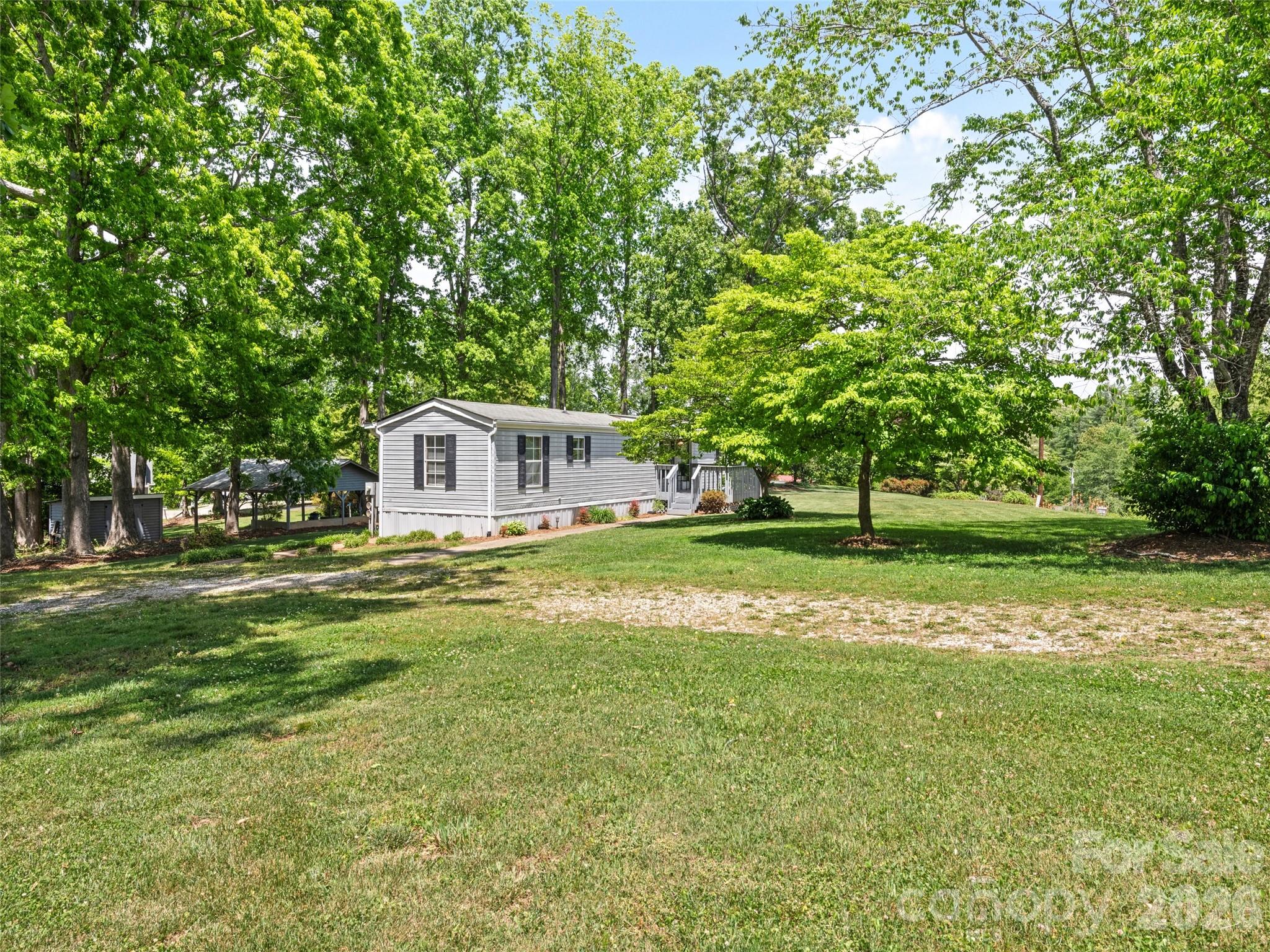 27 Presbyterian Church Road — Mills River