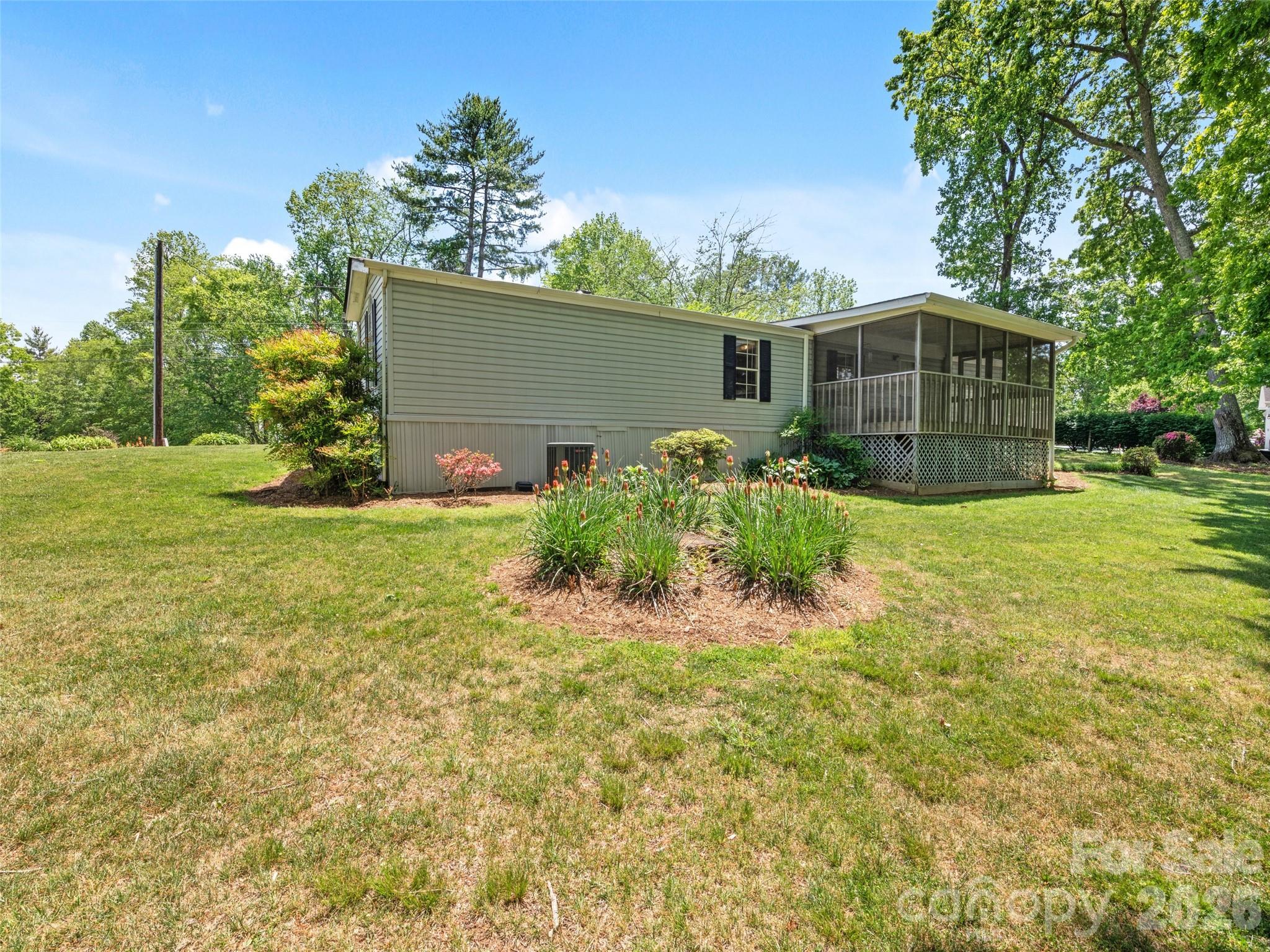 27 Presbyterian Church Road — Mills River