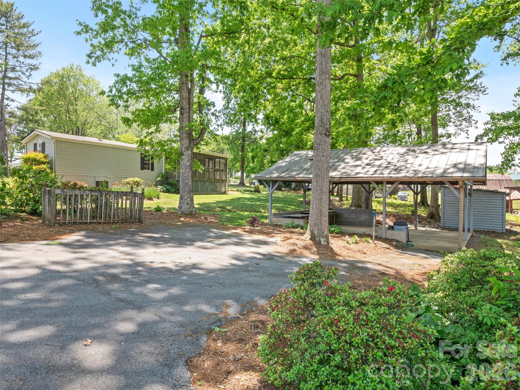 27 Presbyterian Church Road — Mills River