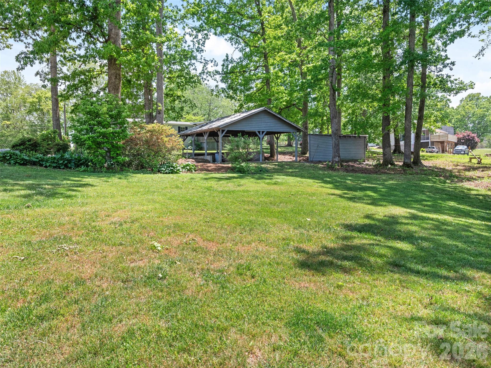 27 Presbyterian Church Road — Mills River