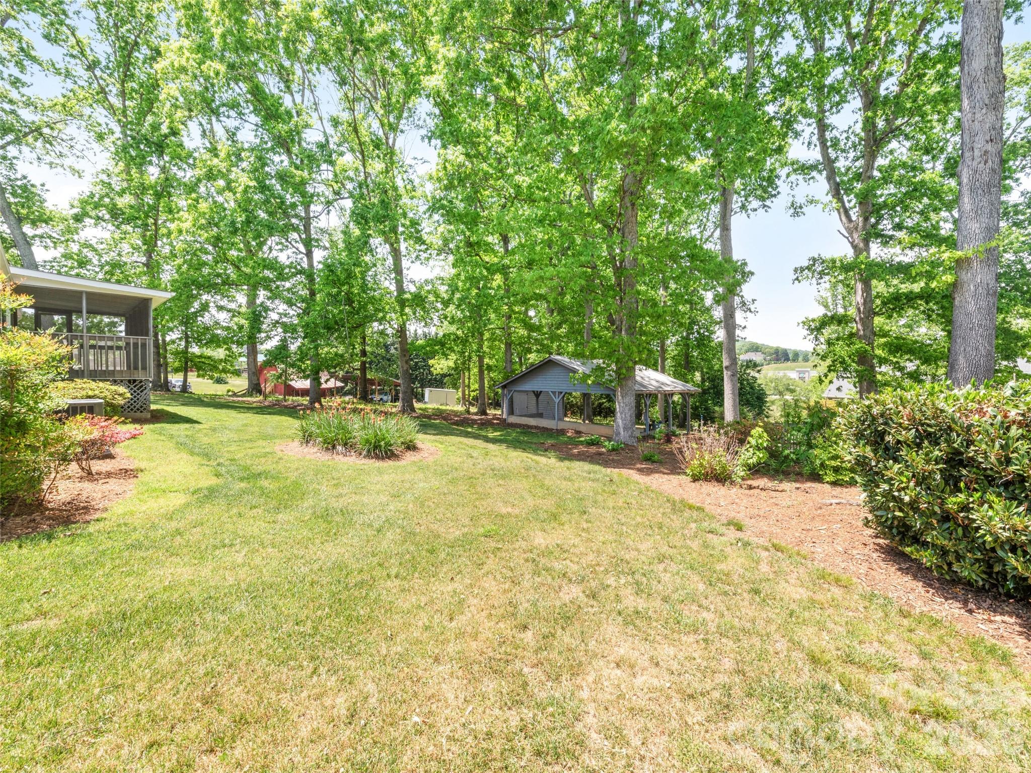 27 Presbyterian Church Road — Mills River