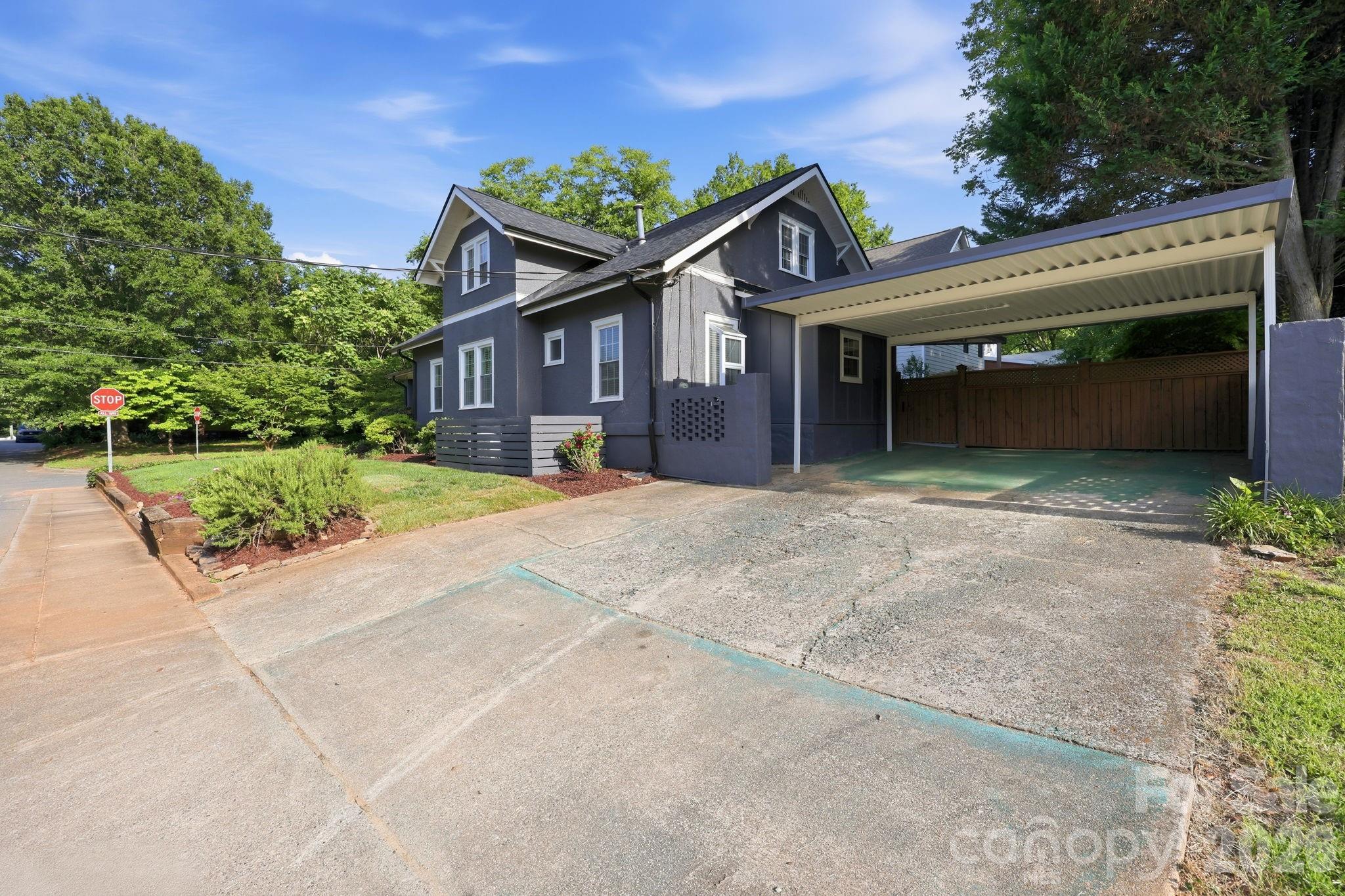 327 Campus Street — Charlotte