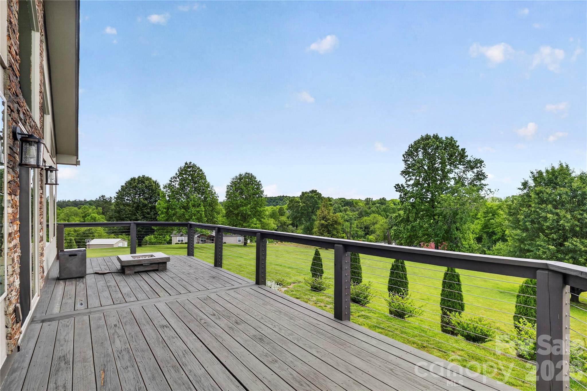141 Round Top Circle — Mills River