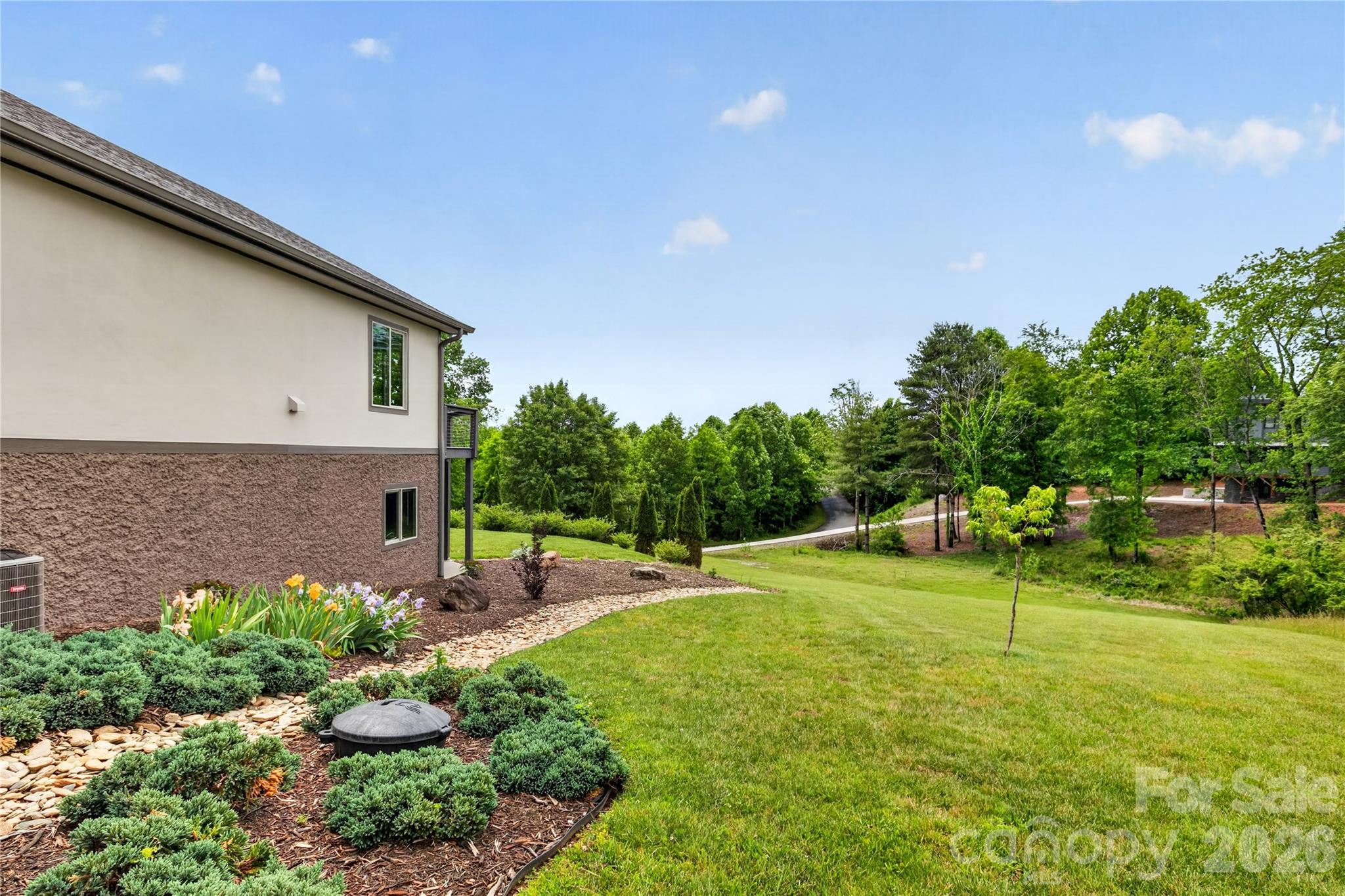 141 Round Top Circle — Mills River