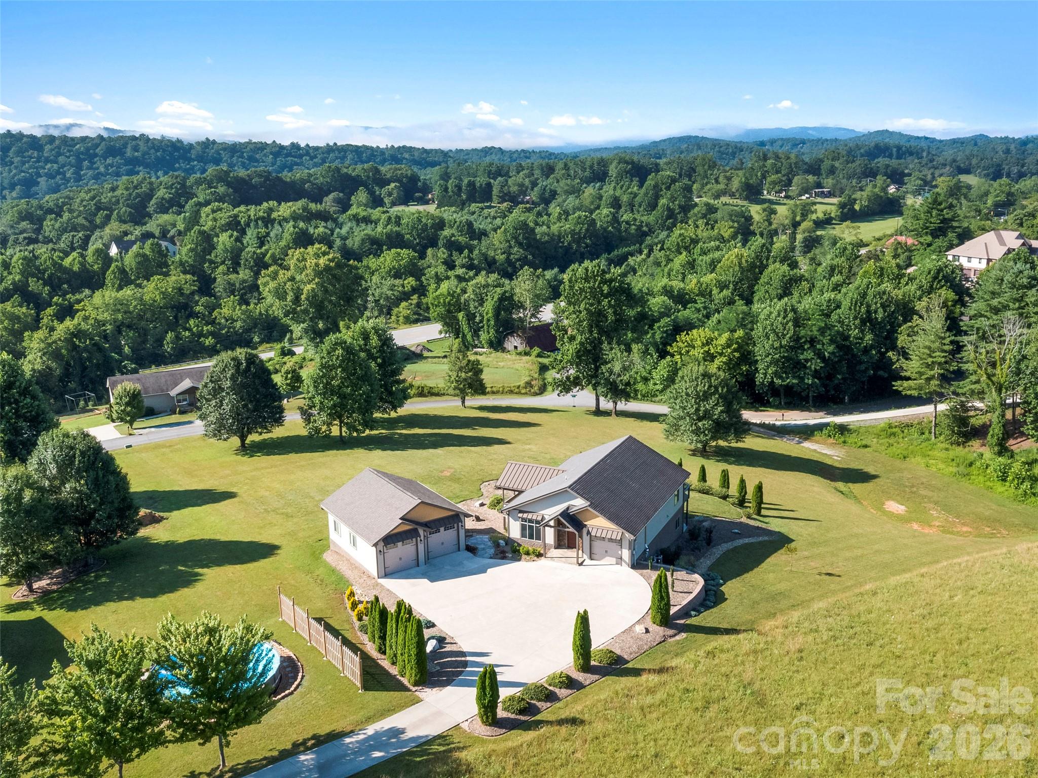 141 Round Top Circle — Mills River