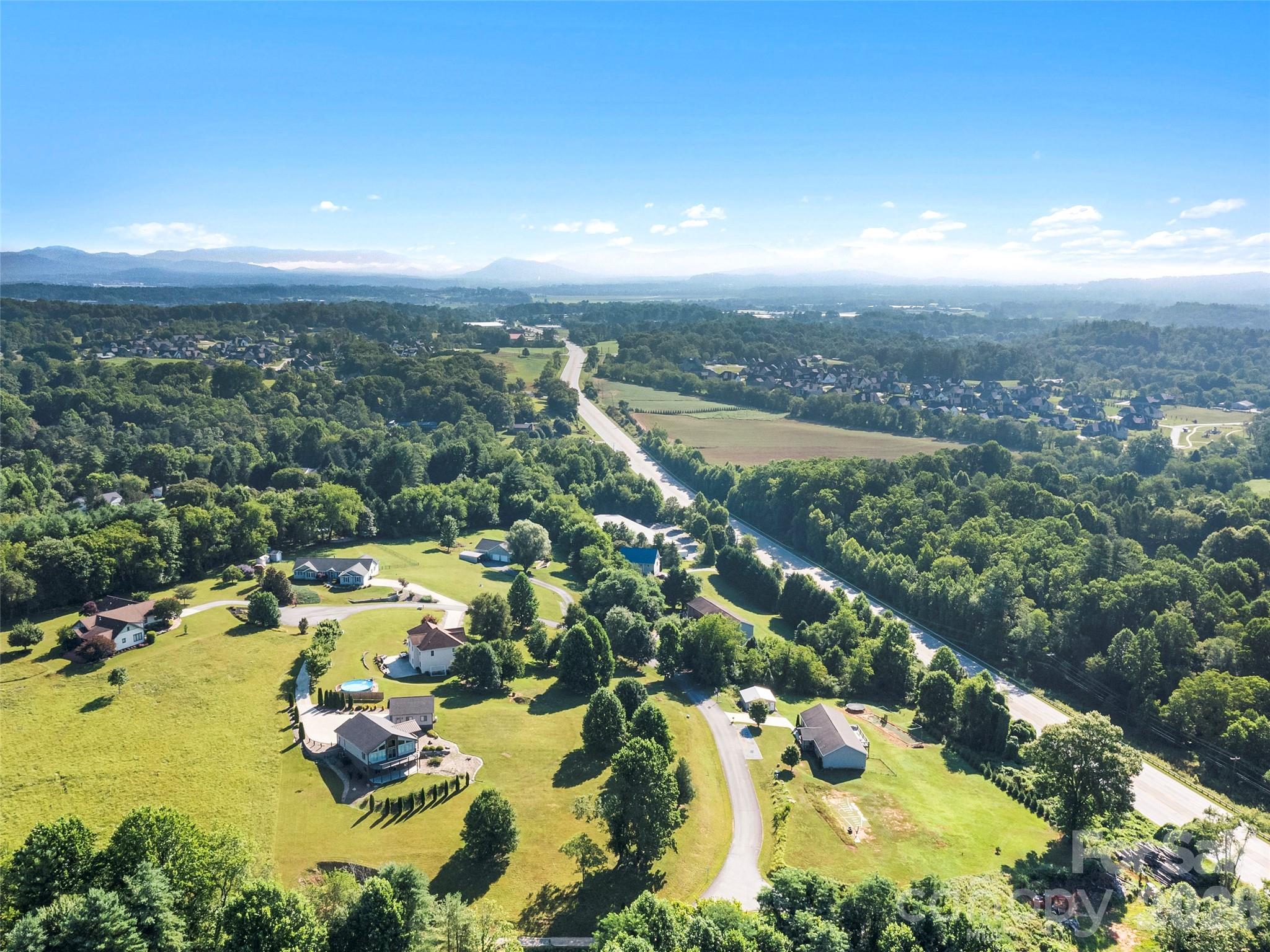 141 Round Top Circle — Mills River