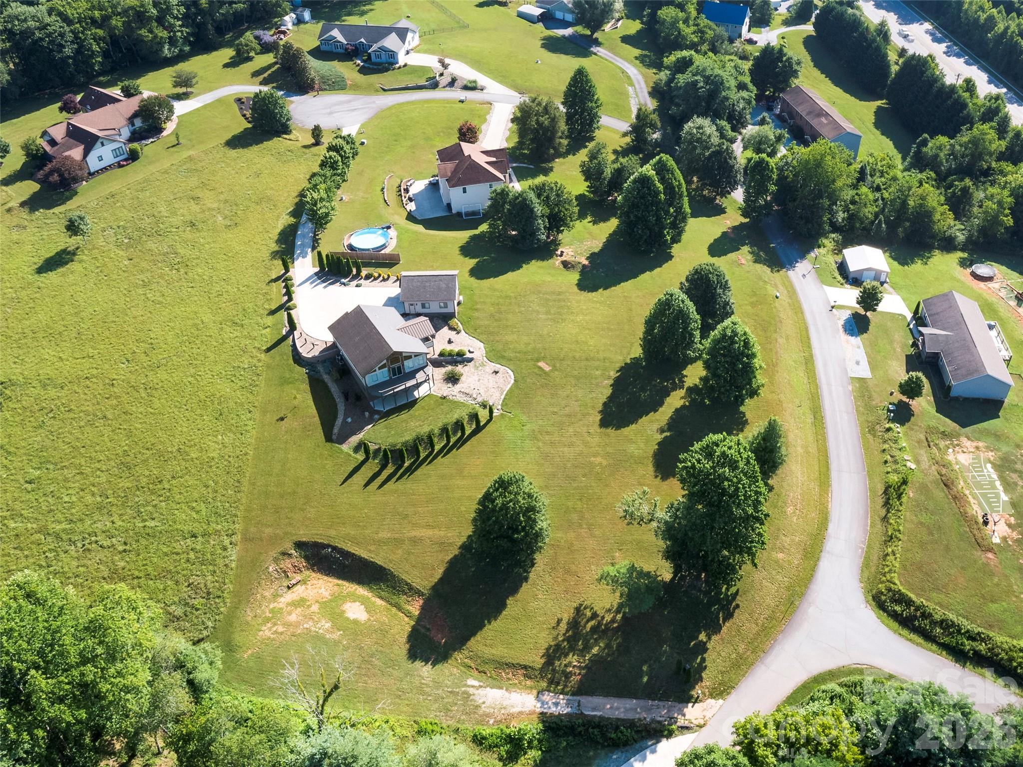 141 Round Top Circle — Mills River