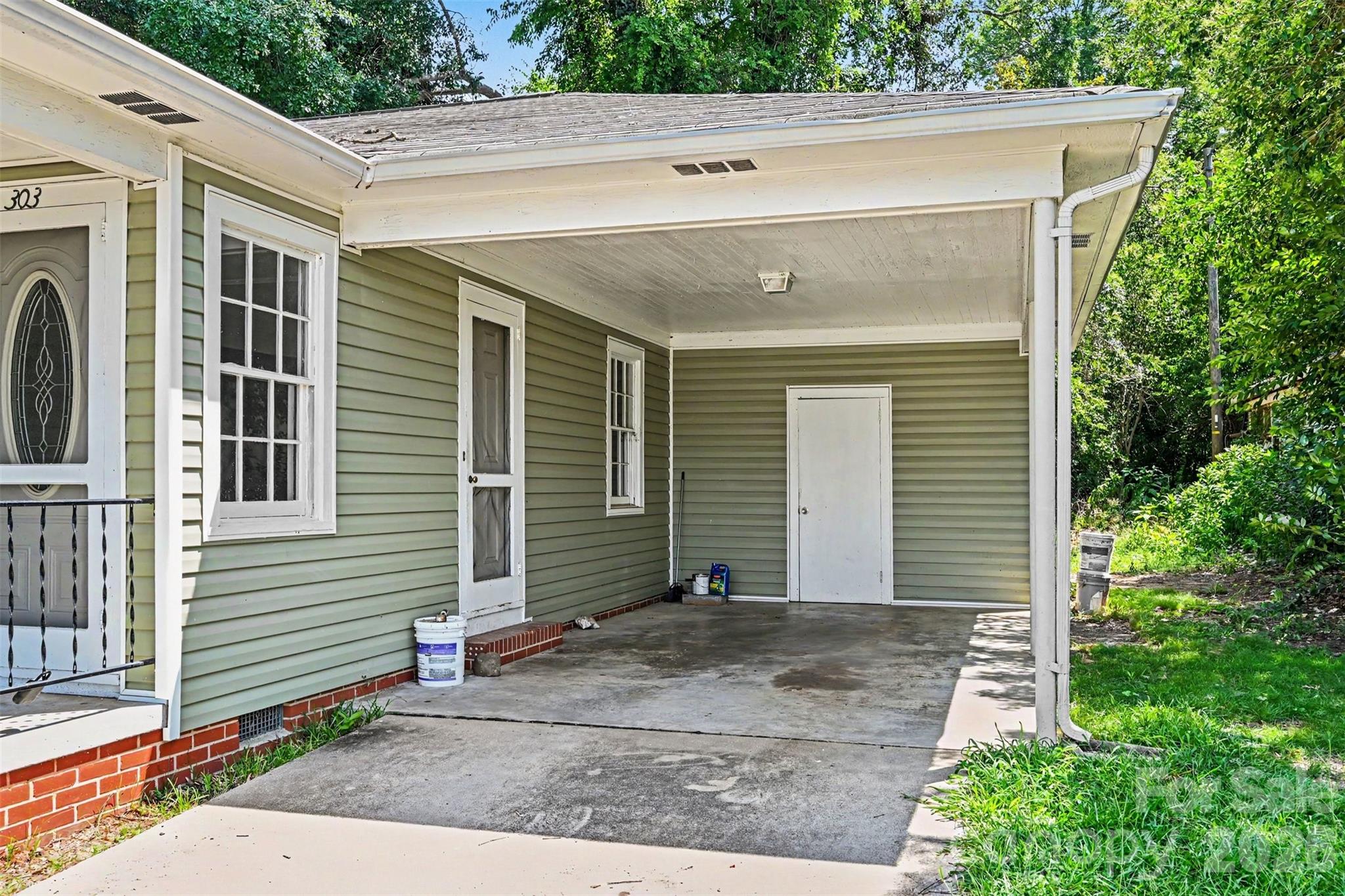 303 N White Street — Lancaster