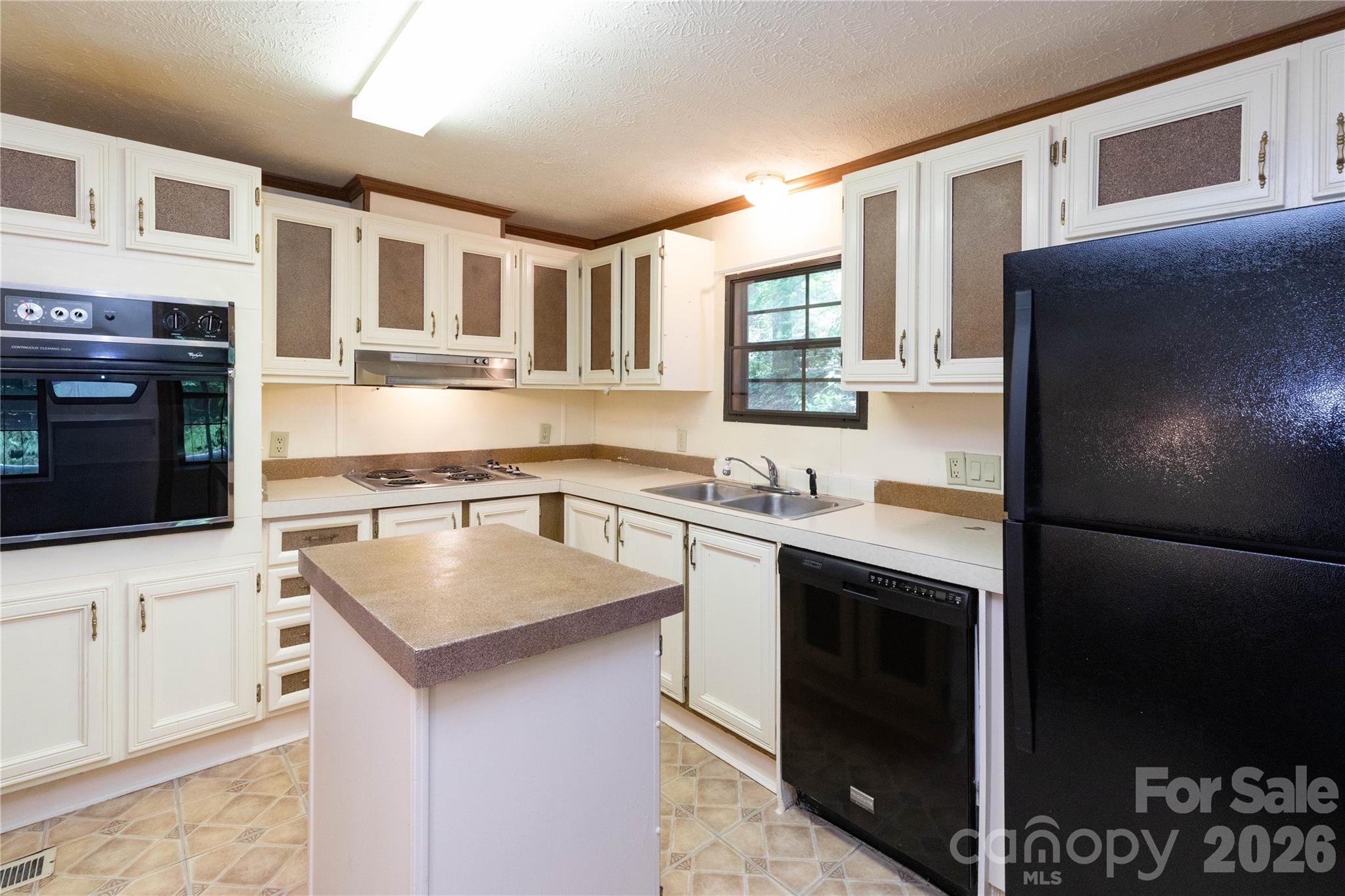 1010 Sharon Ridge Road — Fairview