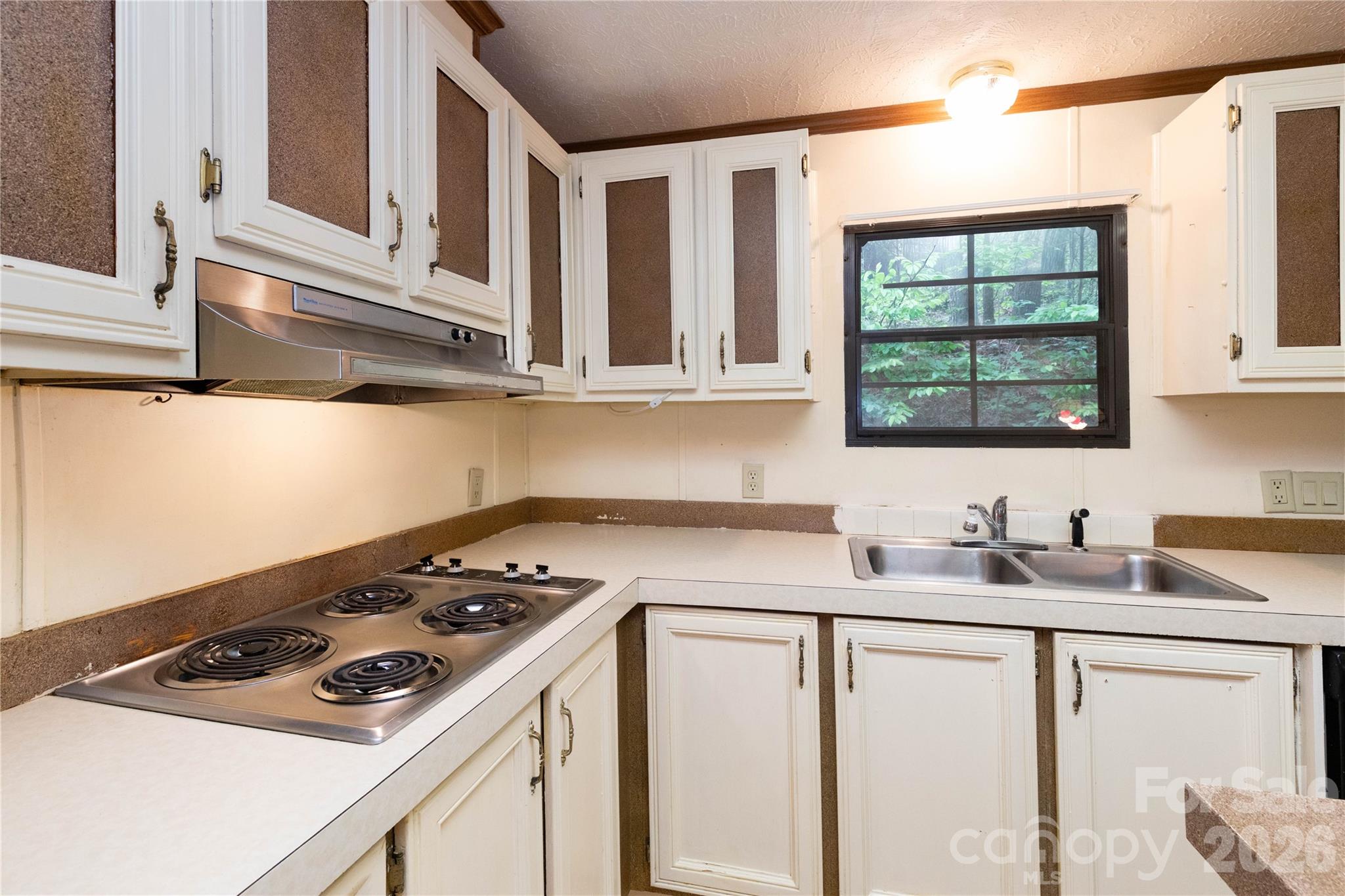1010 Sharon Ridge Road — Fairview