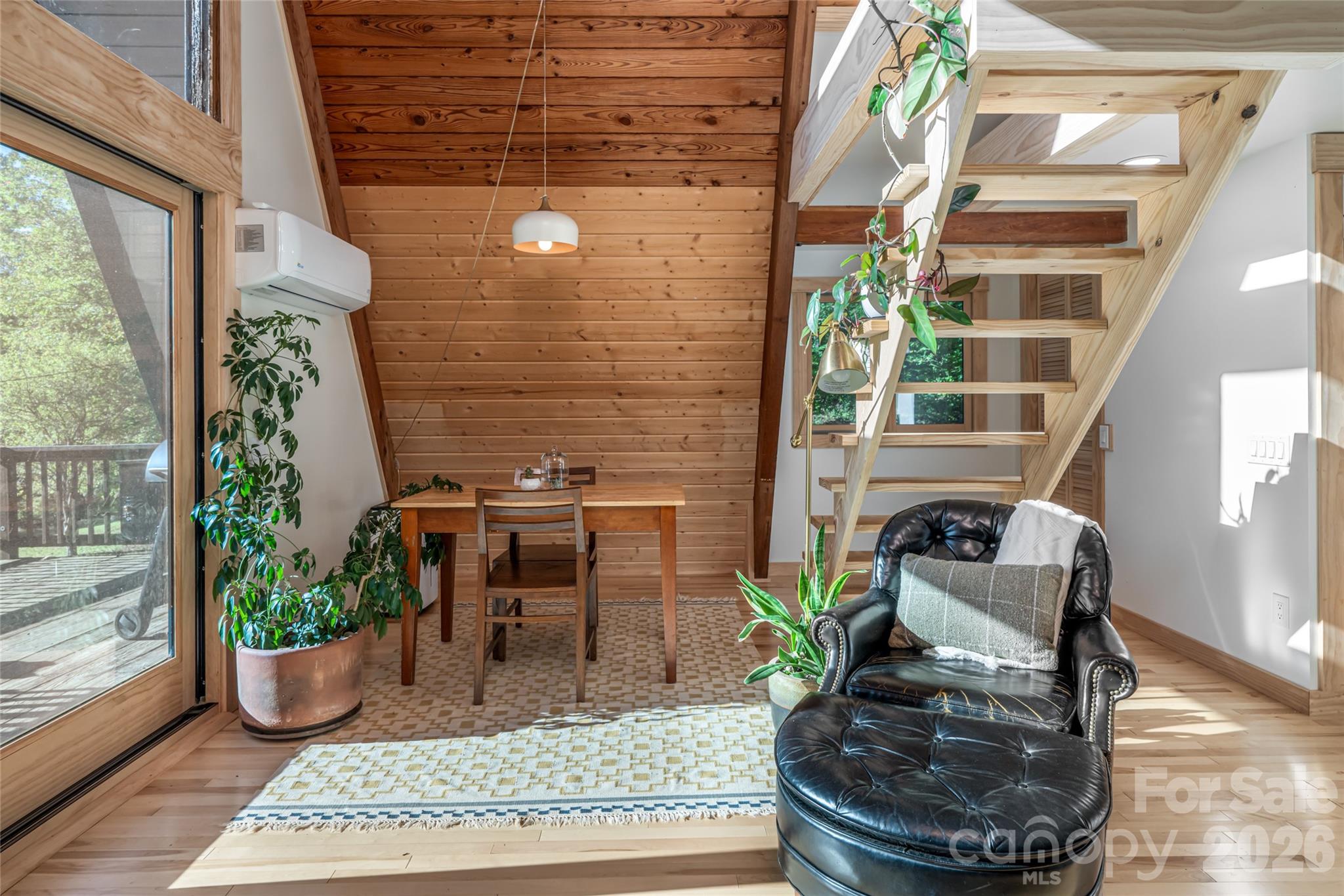 360 Banjo Branch Road — Burnsville